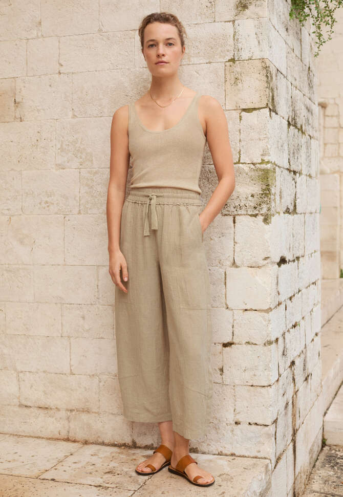 Knitted vest, Soft fawn, completeTheLook