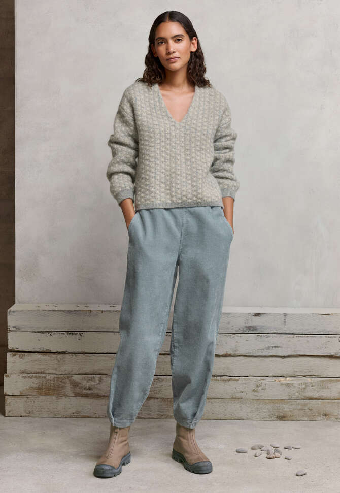 V-neck stitch sweater, Frost fawn, completeTheLook