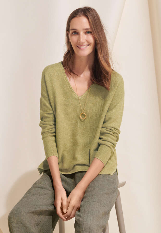 Pendant necklace, Gold, completeTheLook