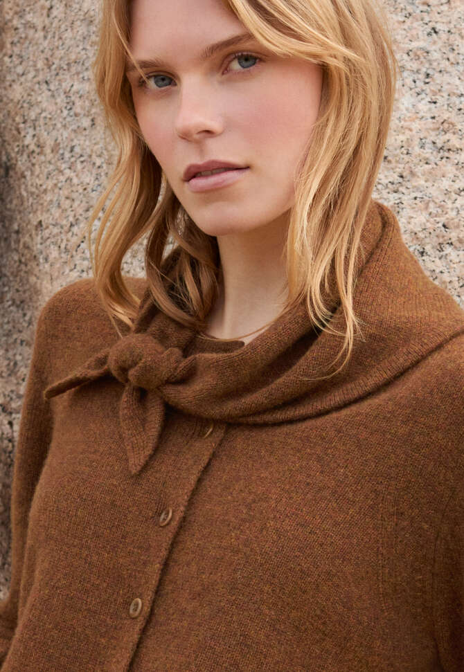 Triangle scarf, Chilli brown, completeTheLook