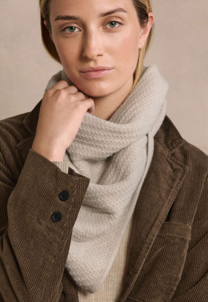 Knitted triangle scarf, Pale fawn, completeTheLook