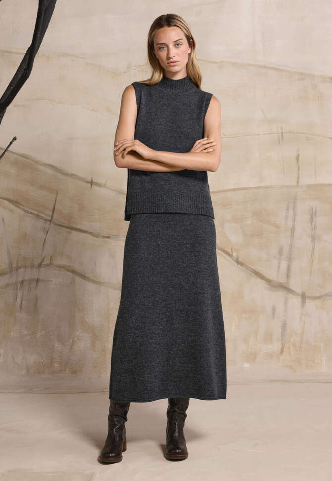 Sleeveless sweater, Charcoal, completeTheLook