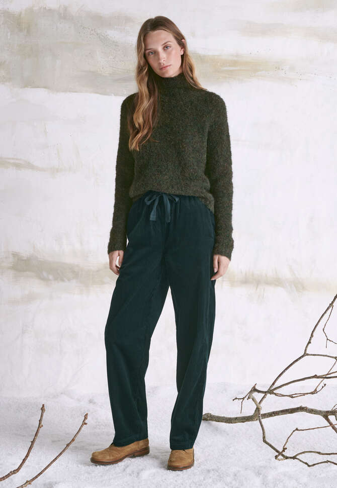 High-neck sweater, Dark forest, completeTheLook