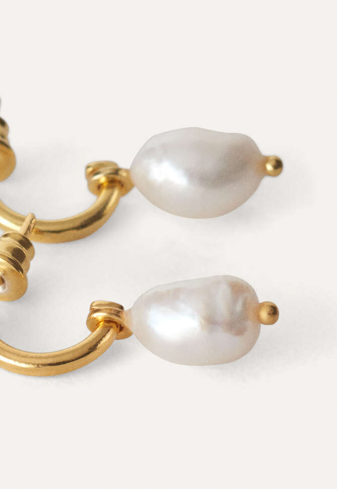 Earrings, Gold pearl, completeTheLook