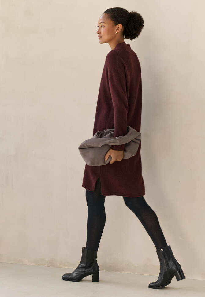 Knitted v-neck dress, Blackberry, completeTheLook