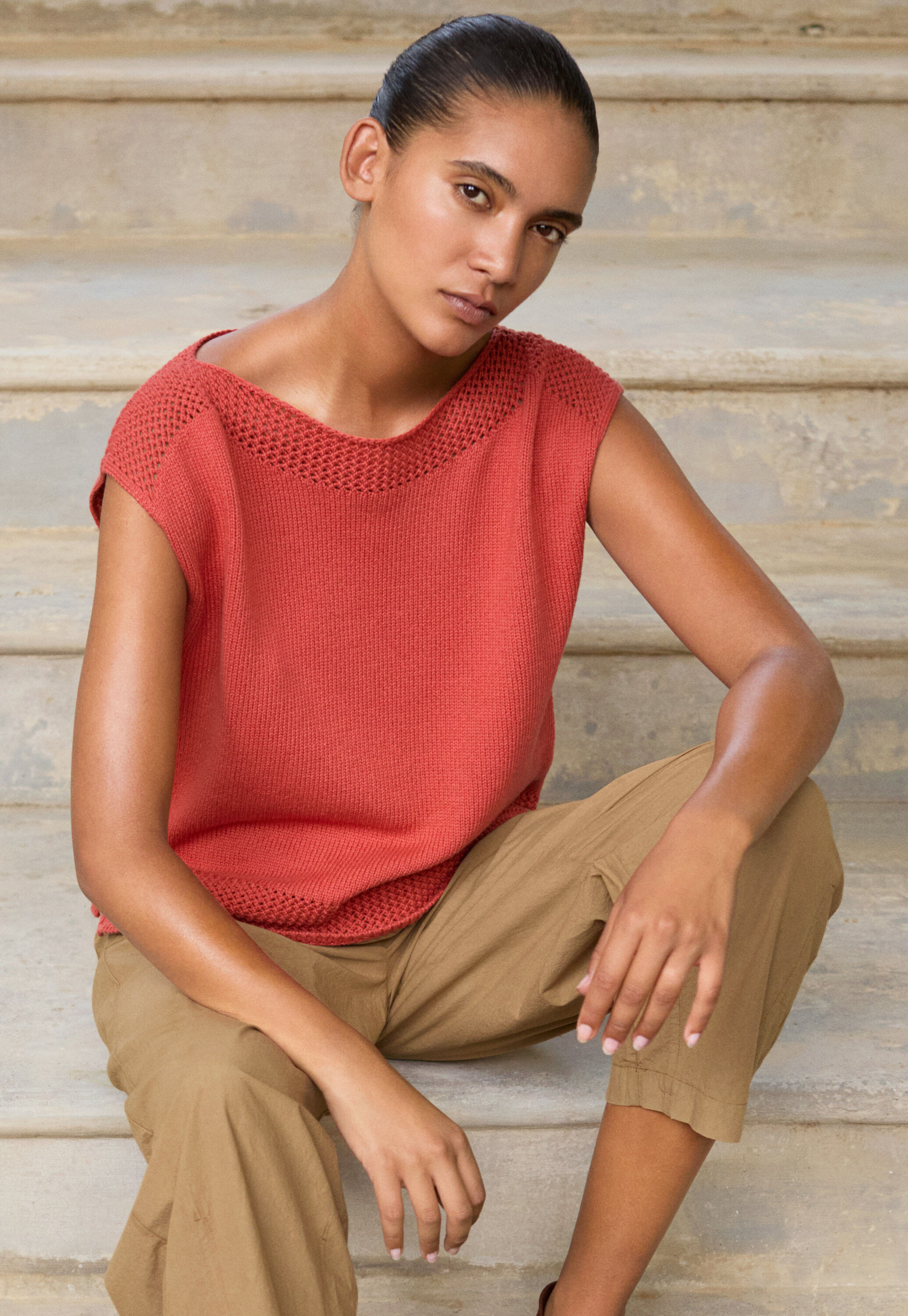 Darted-hem trousers