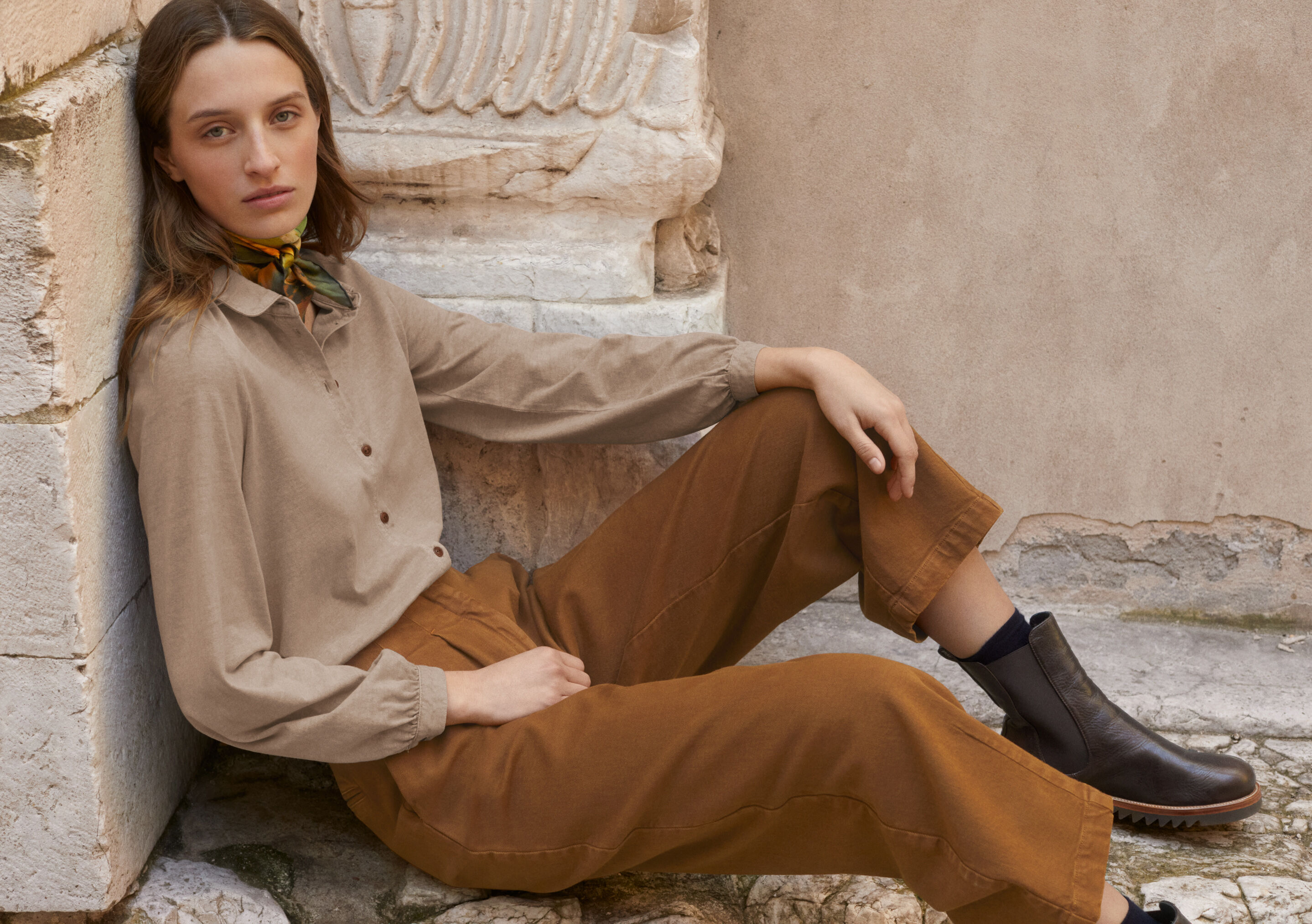 Pleat-front cropped trousers