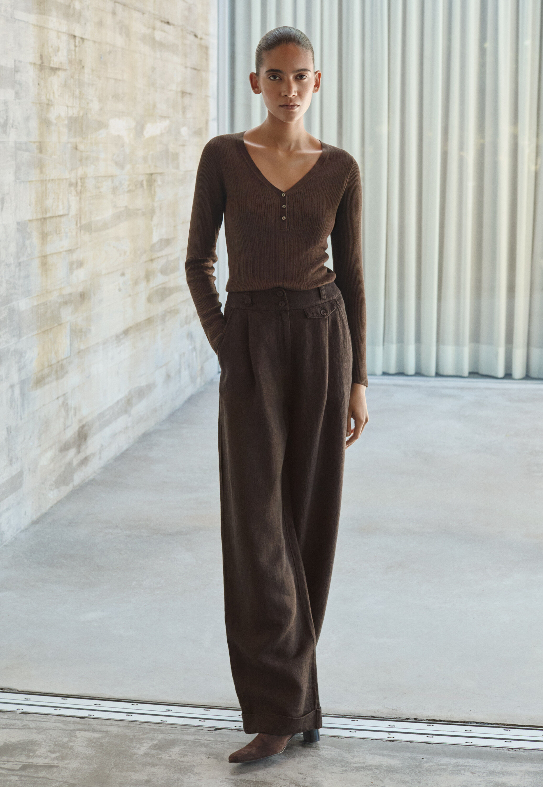 Wide-leg trousers