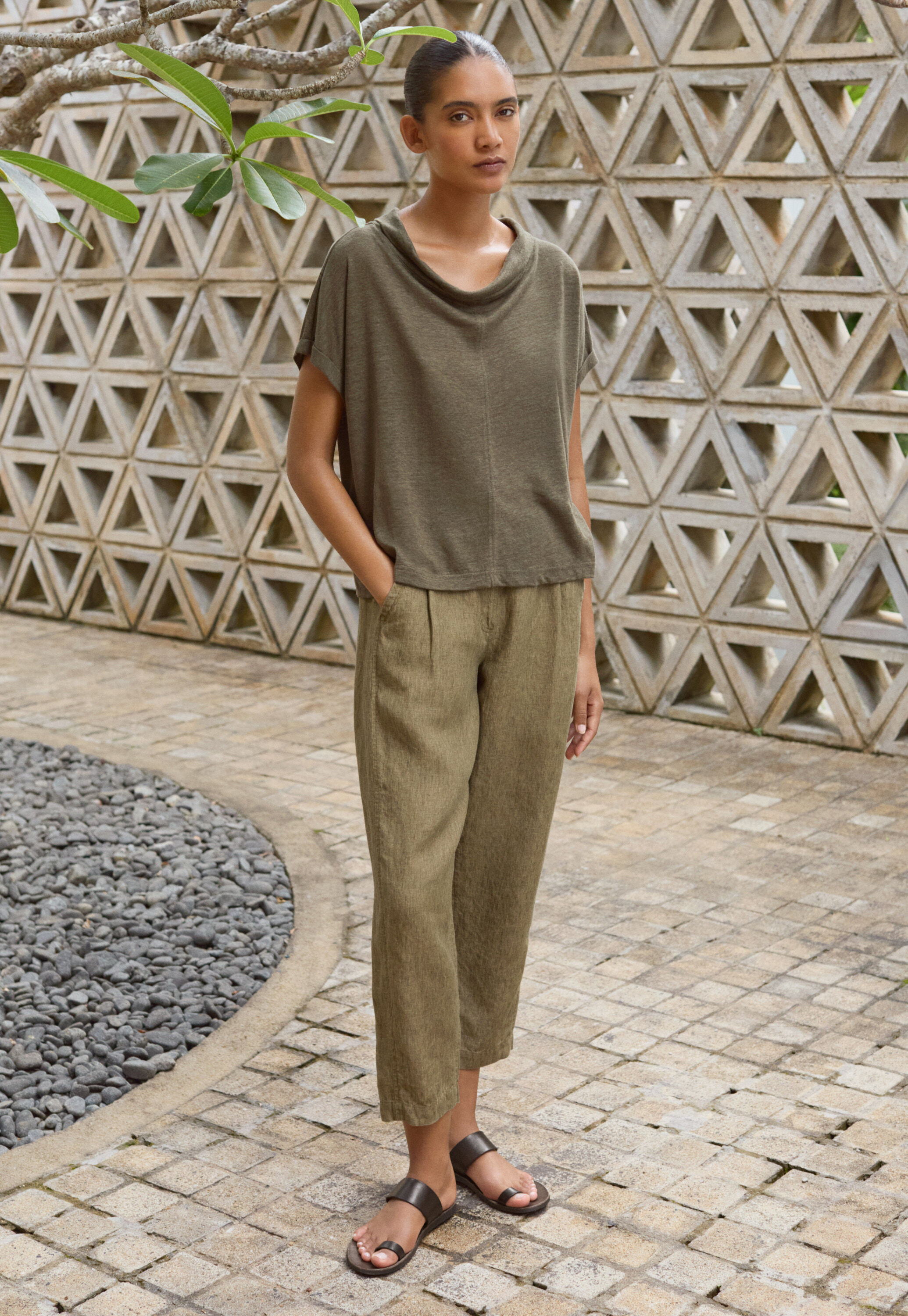 Cropped tapered trousers