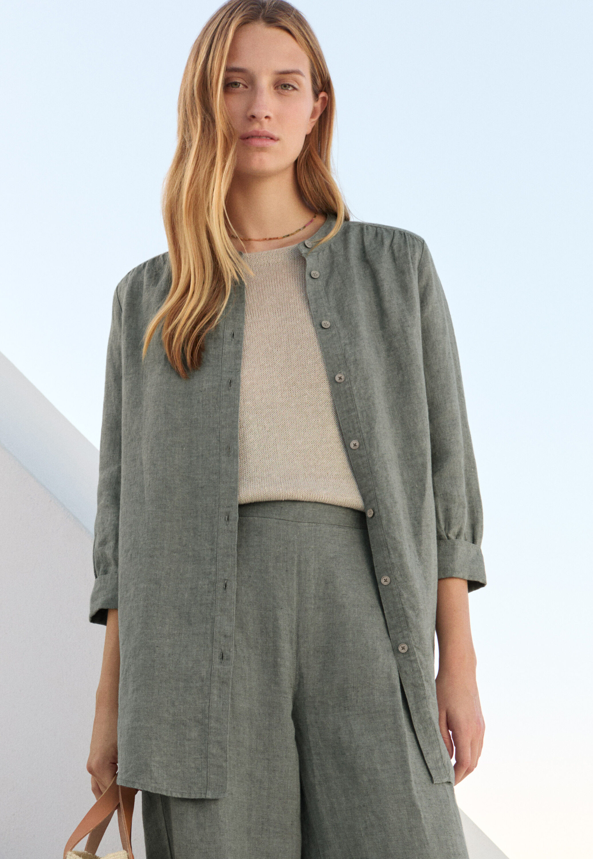 Long curved-hem shirt