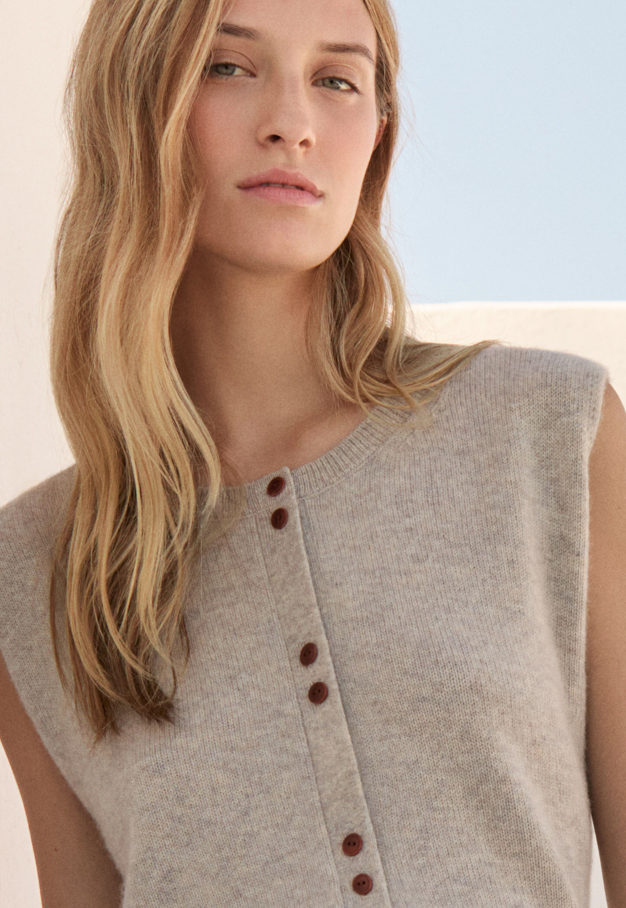 Sleeveless sweater