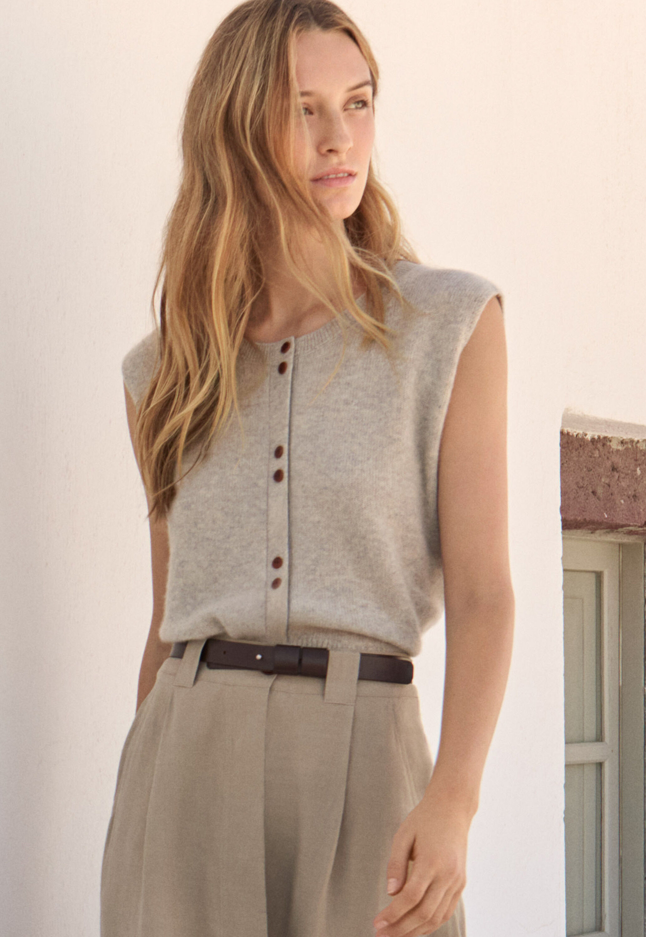 Sleeveless sweater