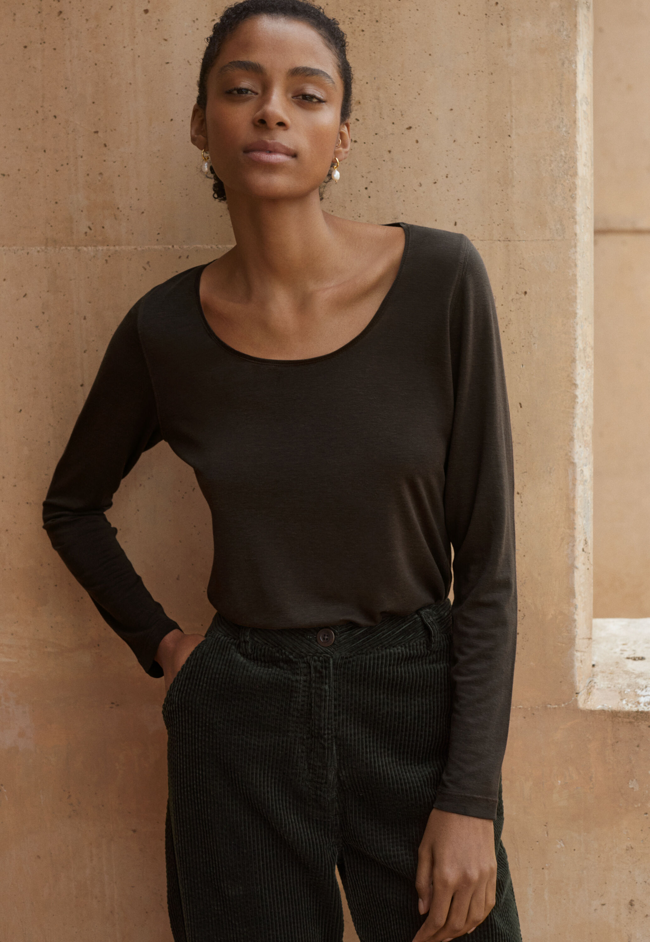 Scoop neck top