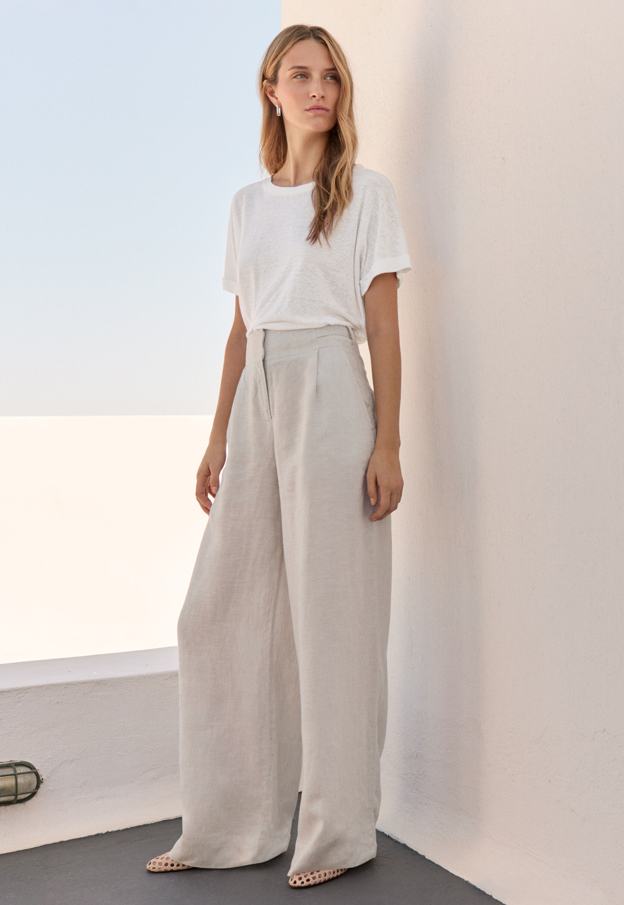 Wide-leg trousers