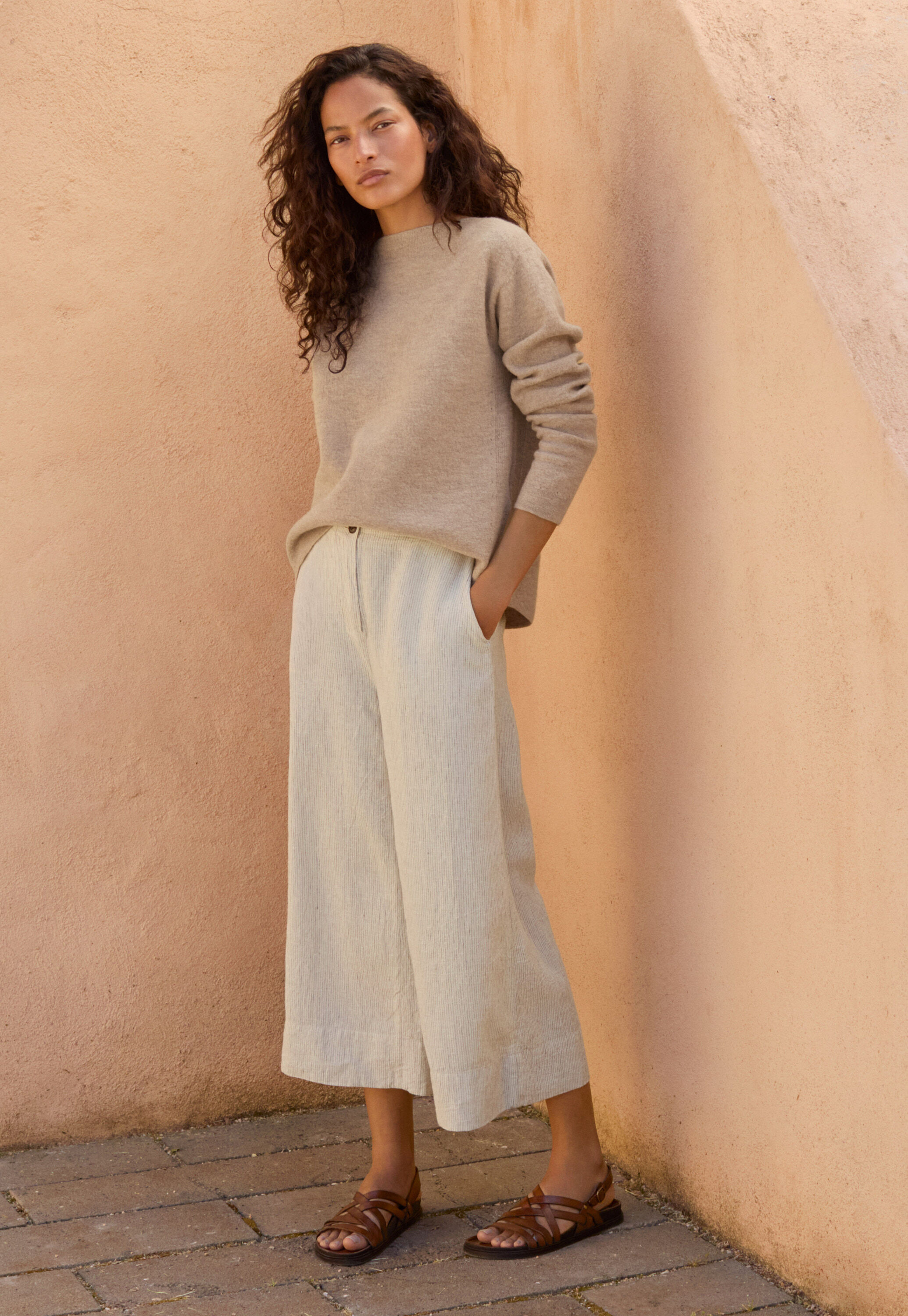 Wide & cropped trousers