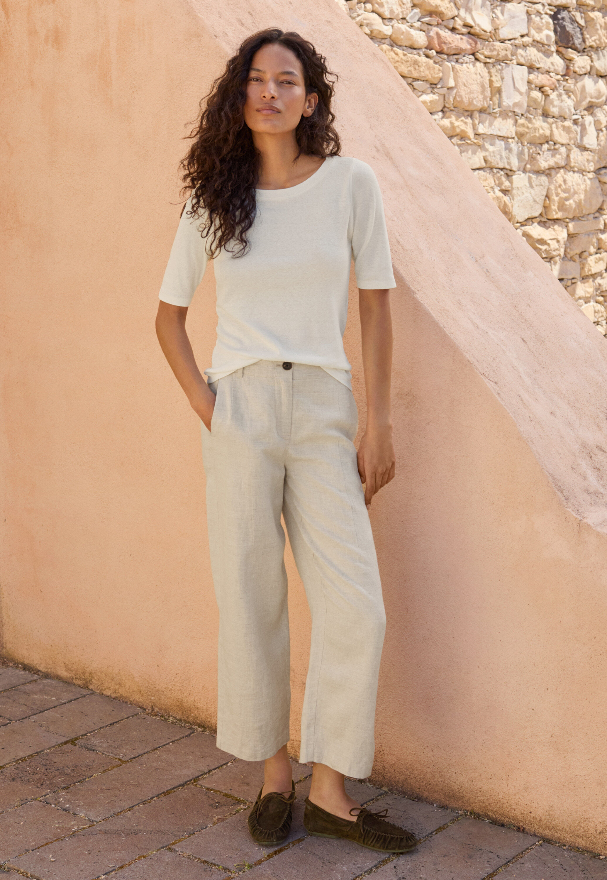 Barrel-leg trousers