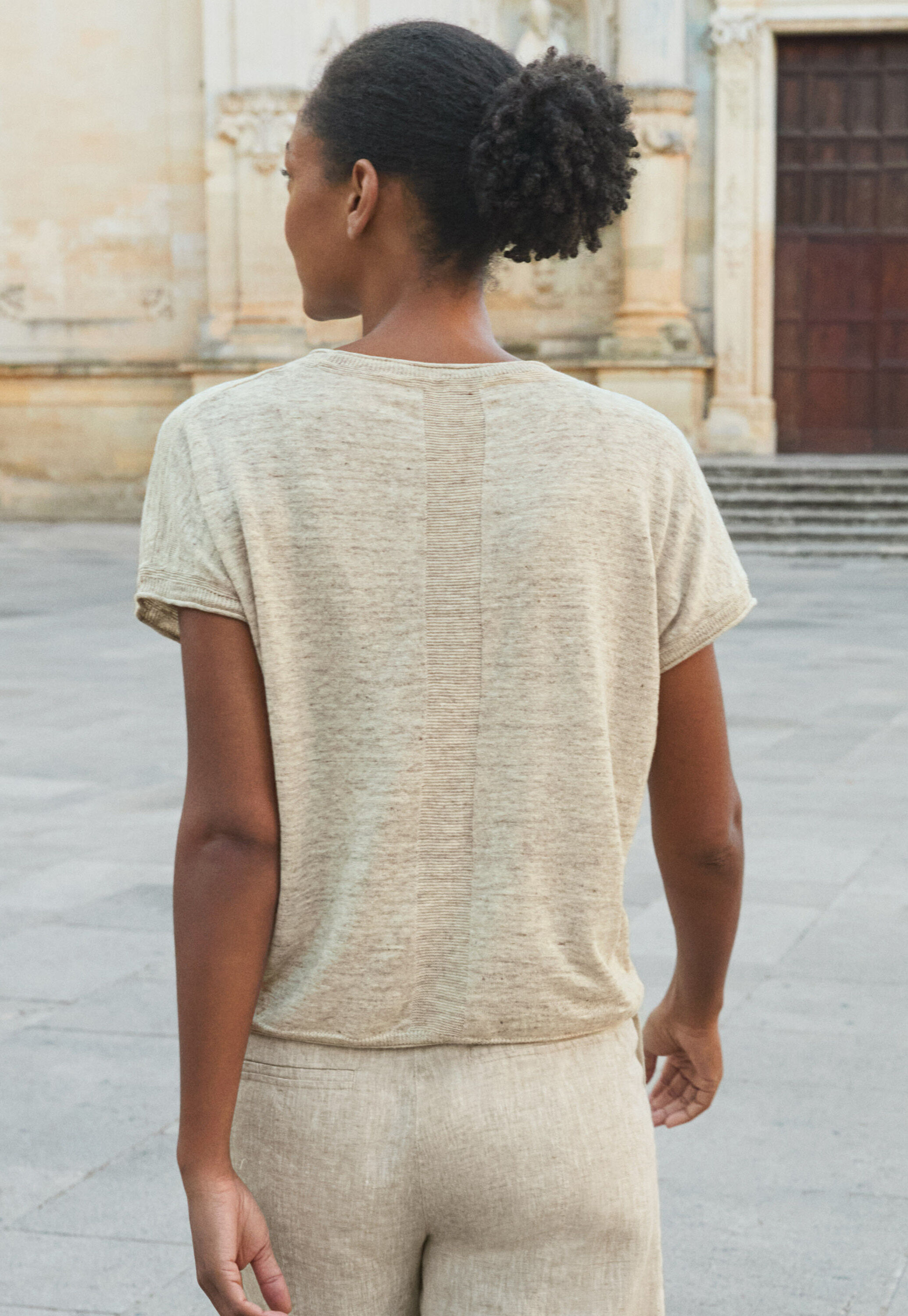Short-sleeve sweater