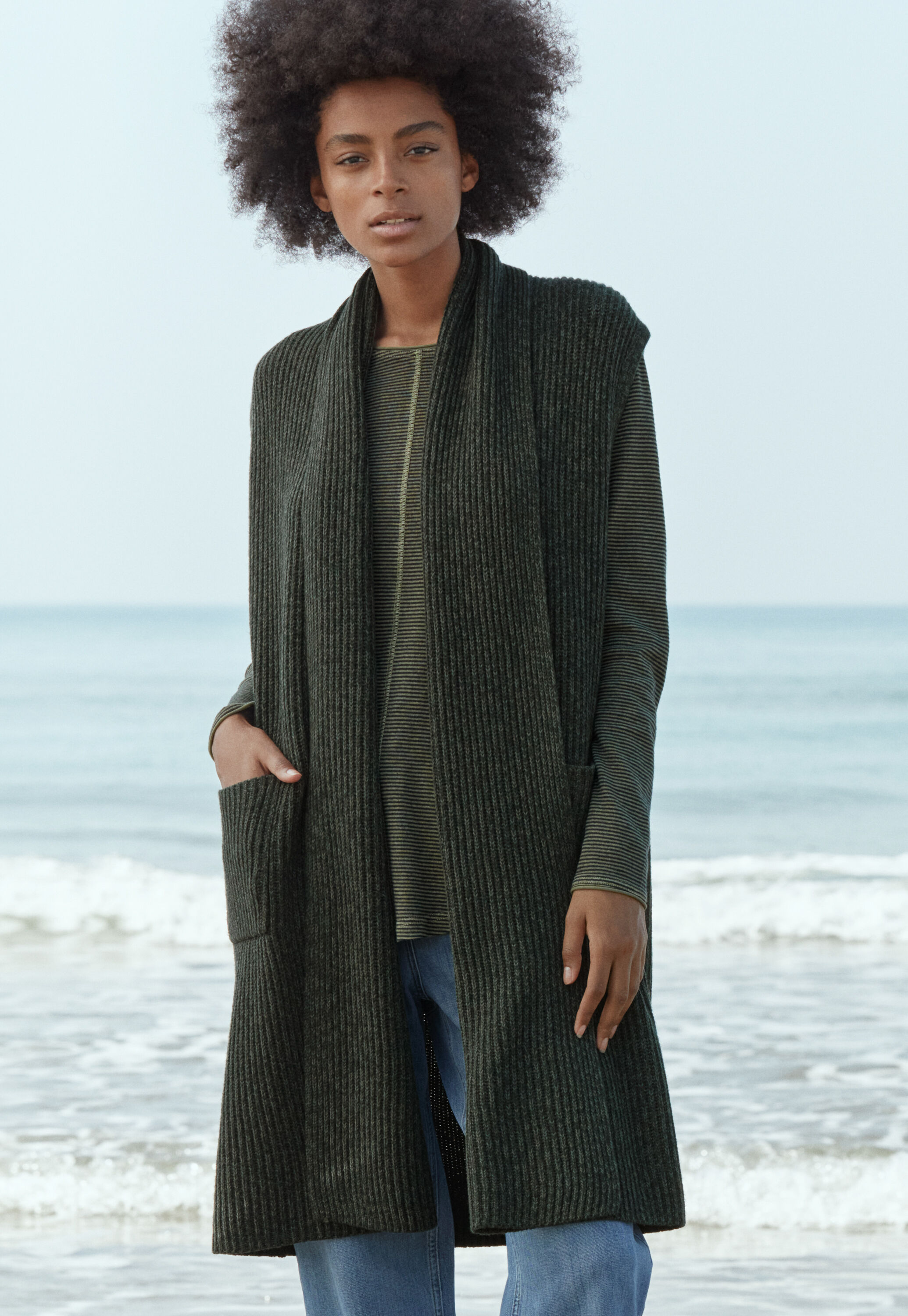Sleeveless cardigan