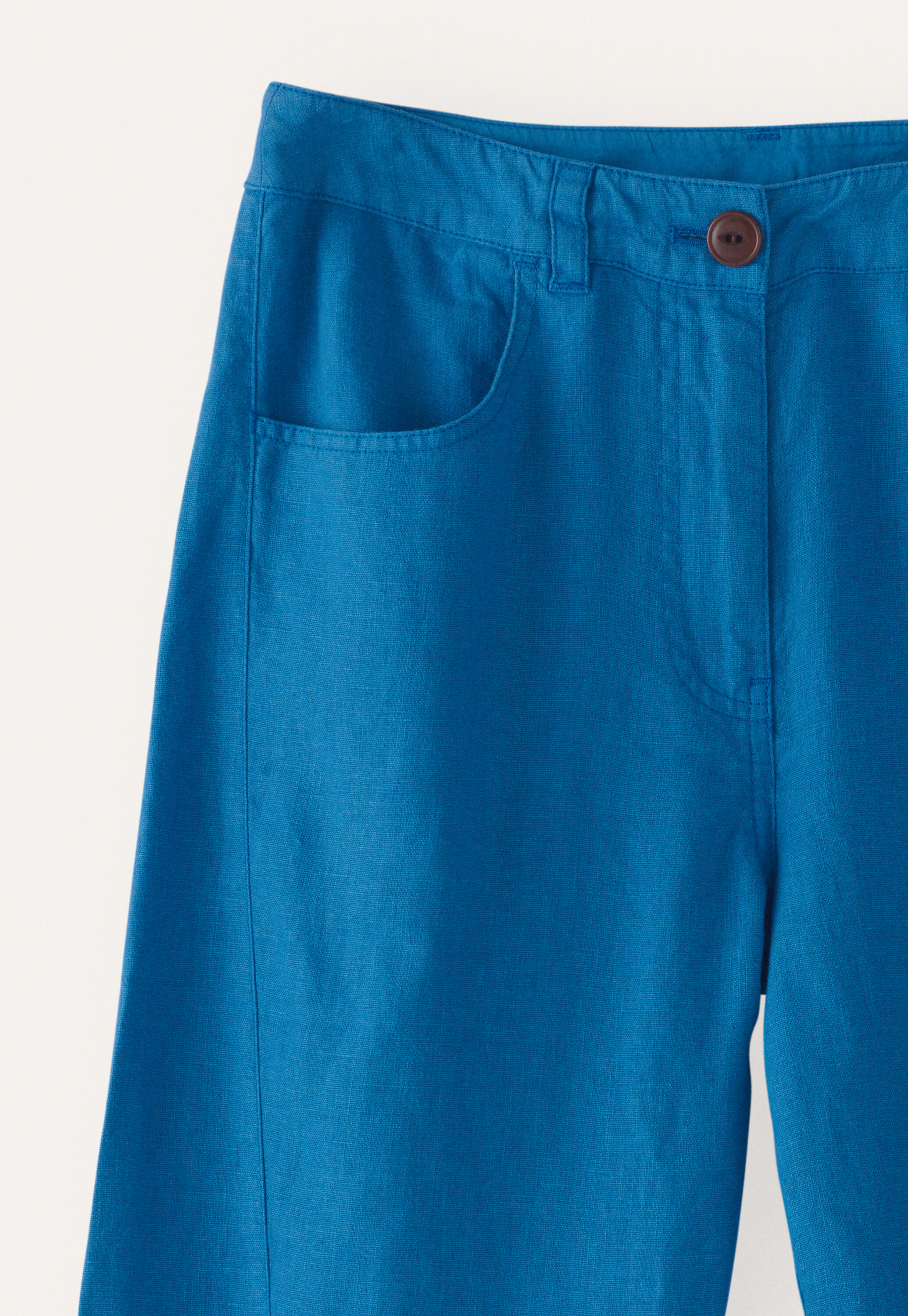 Curved-leg trousers