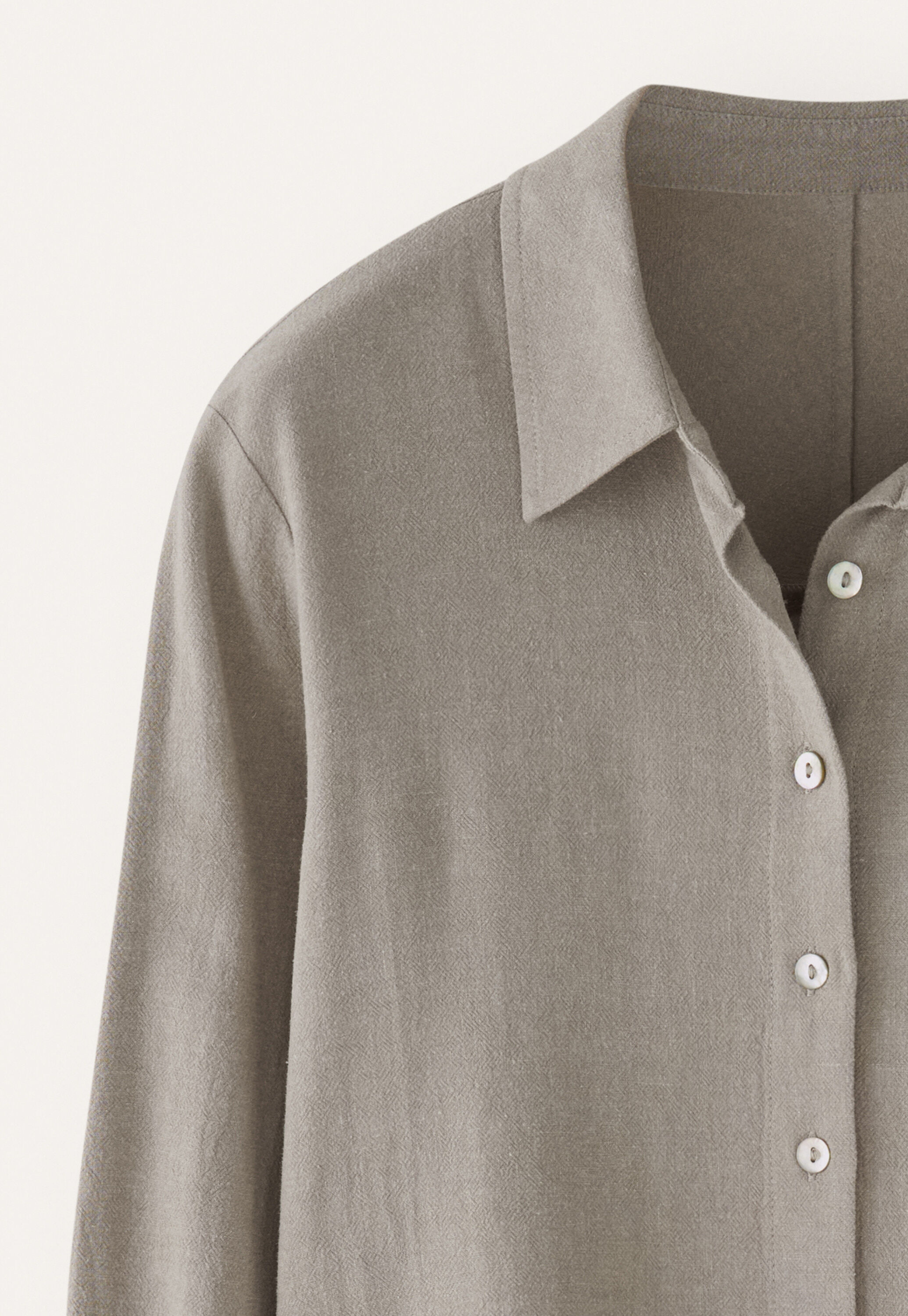 Curved-sleeve blouse