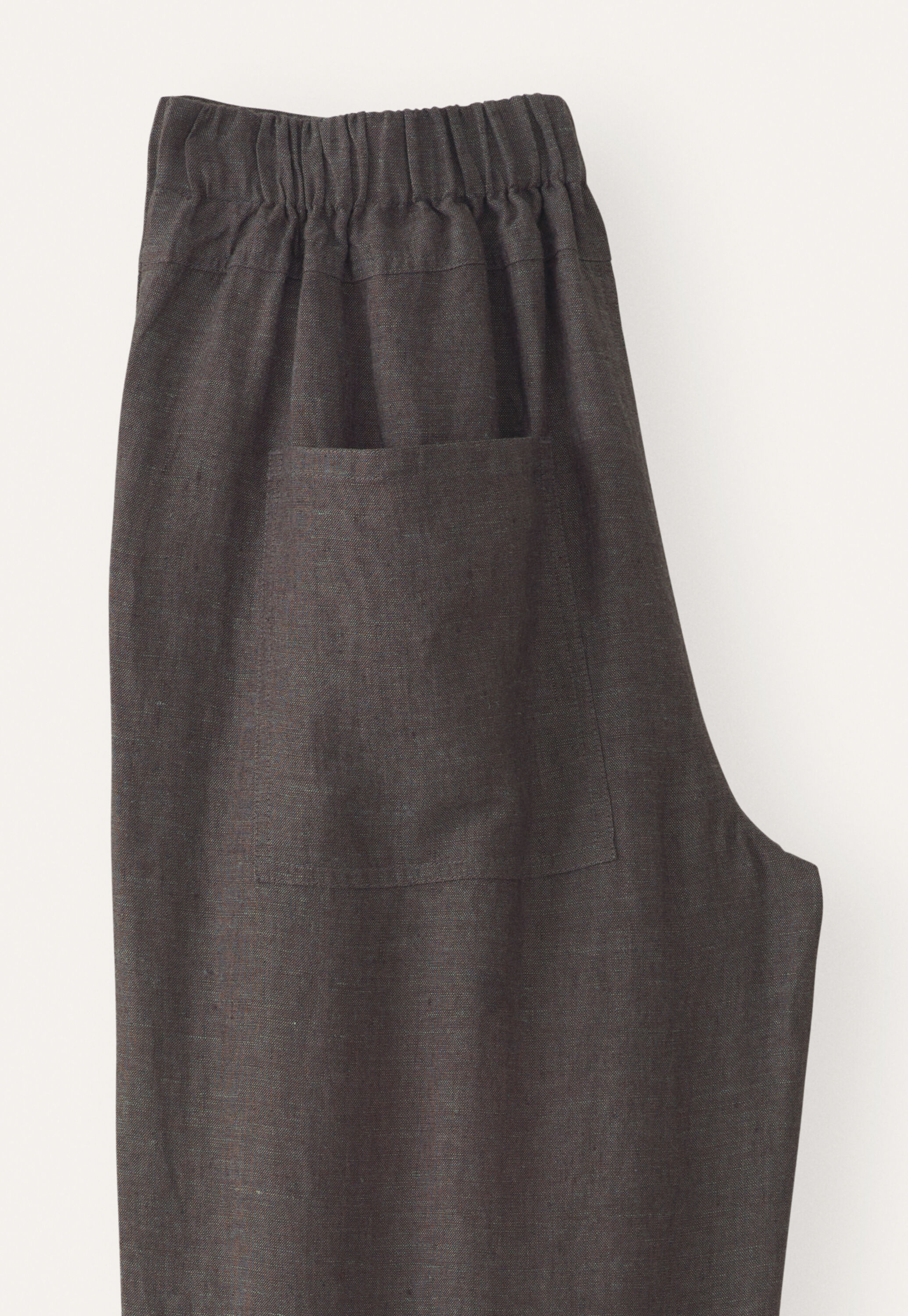 Cropped pleated trousers