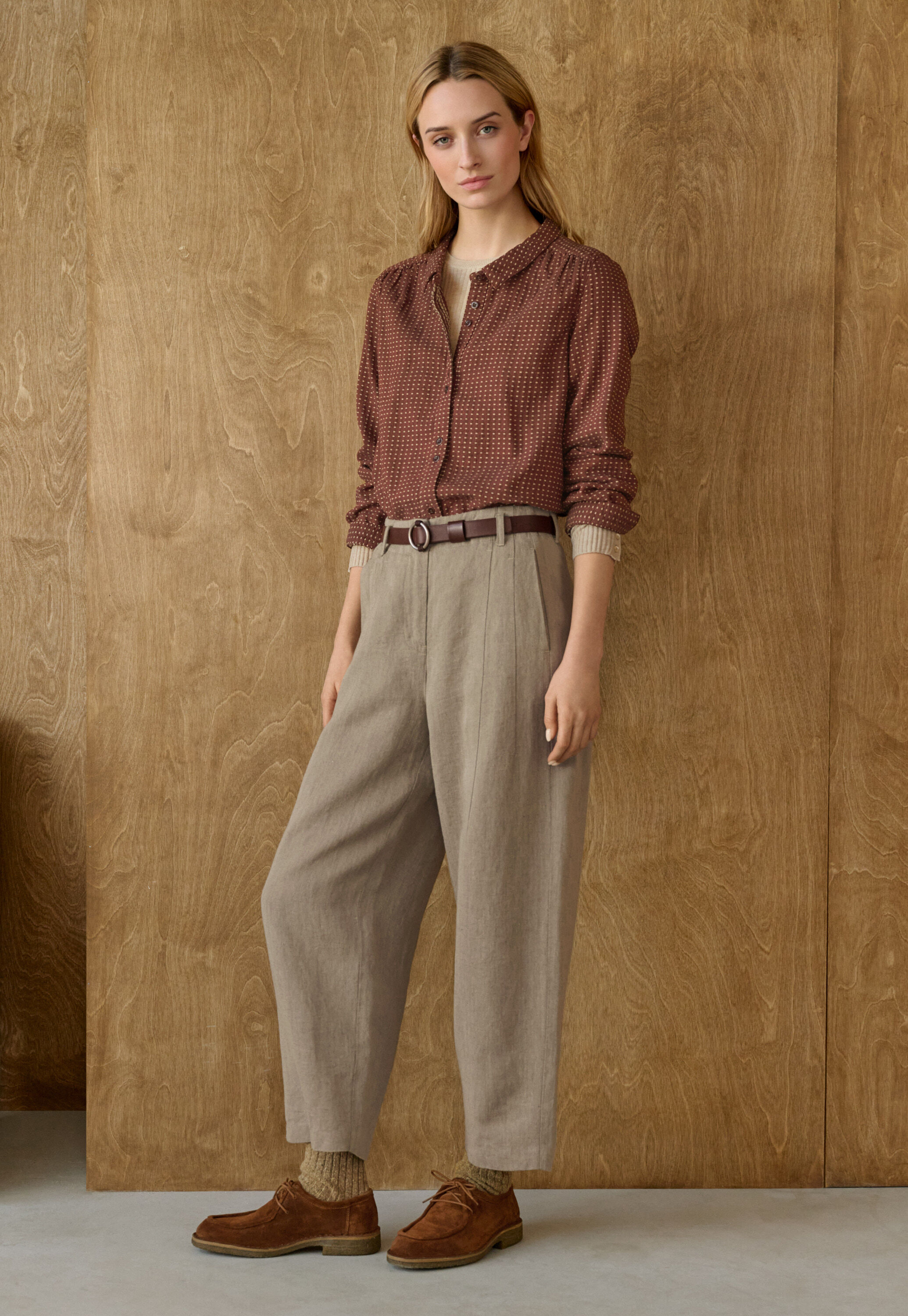 Barrel-leg trousers