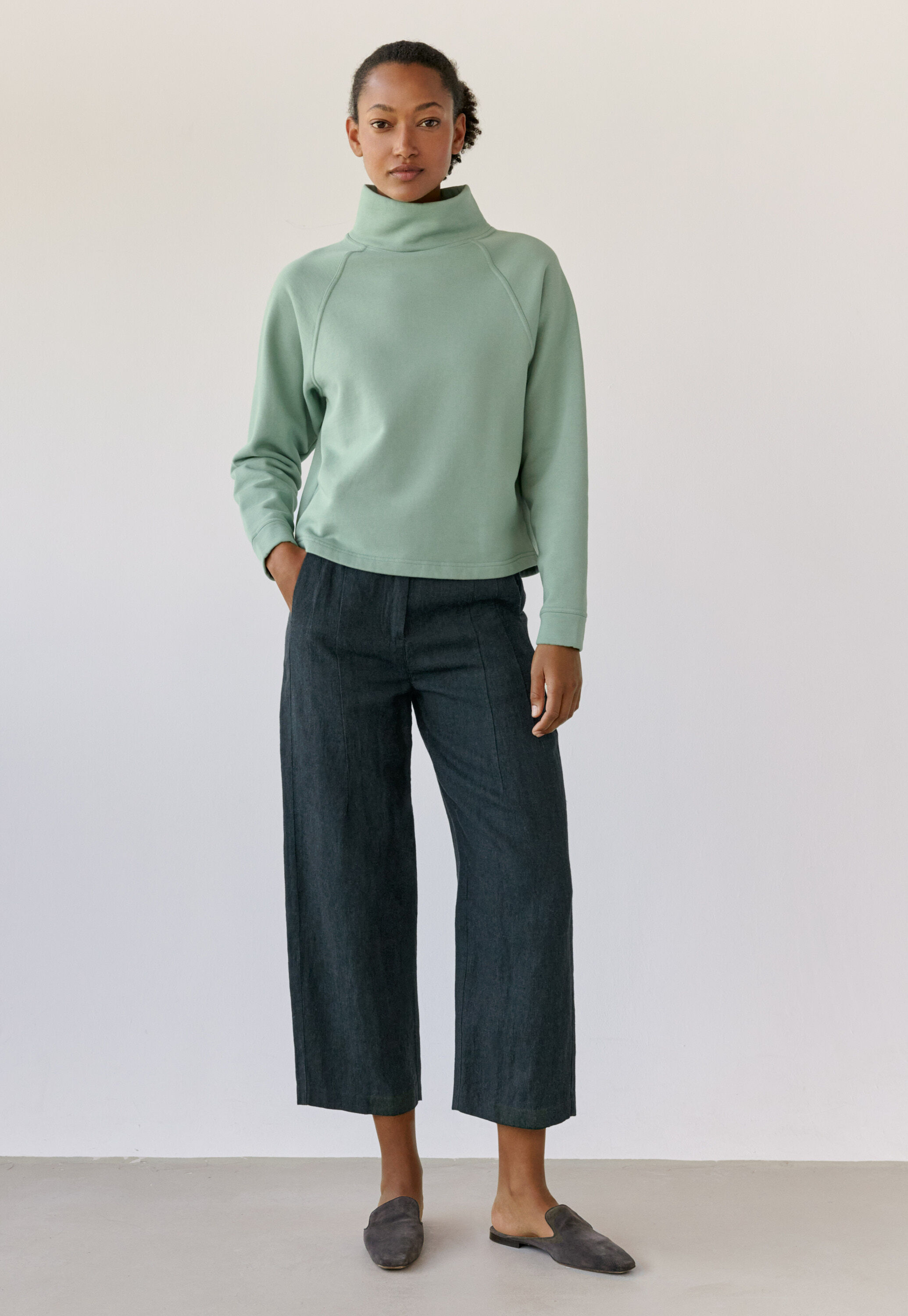 Barrel-leg trousers