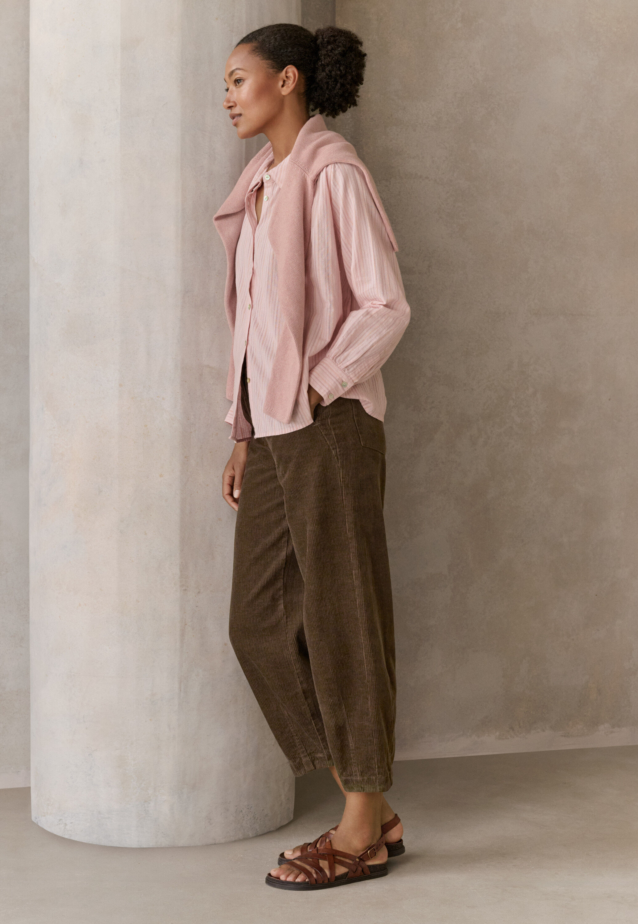 Cropped tapered-leg trousers