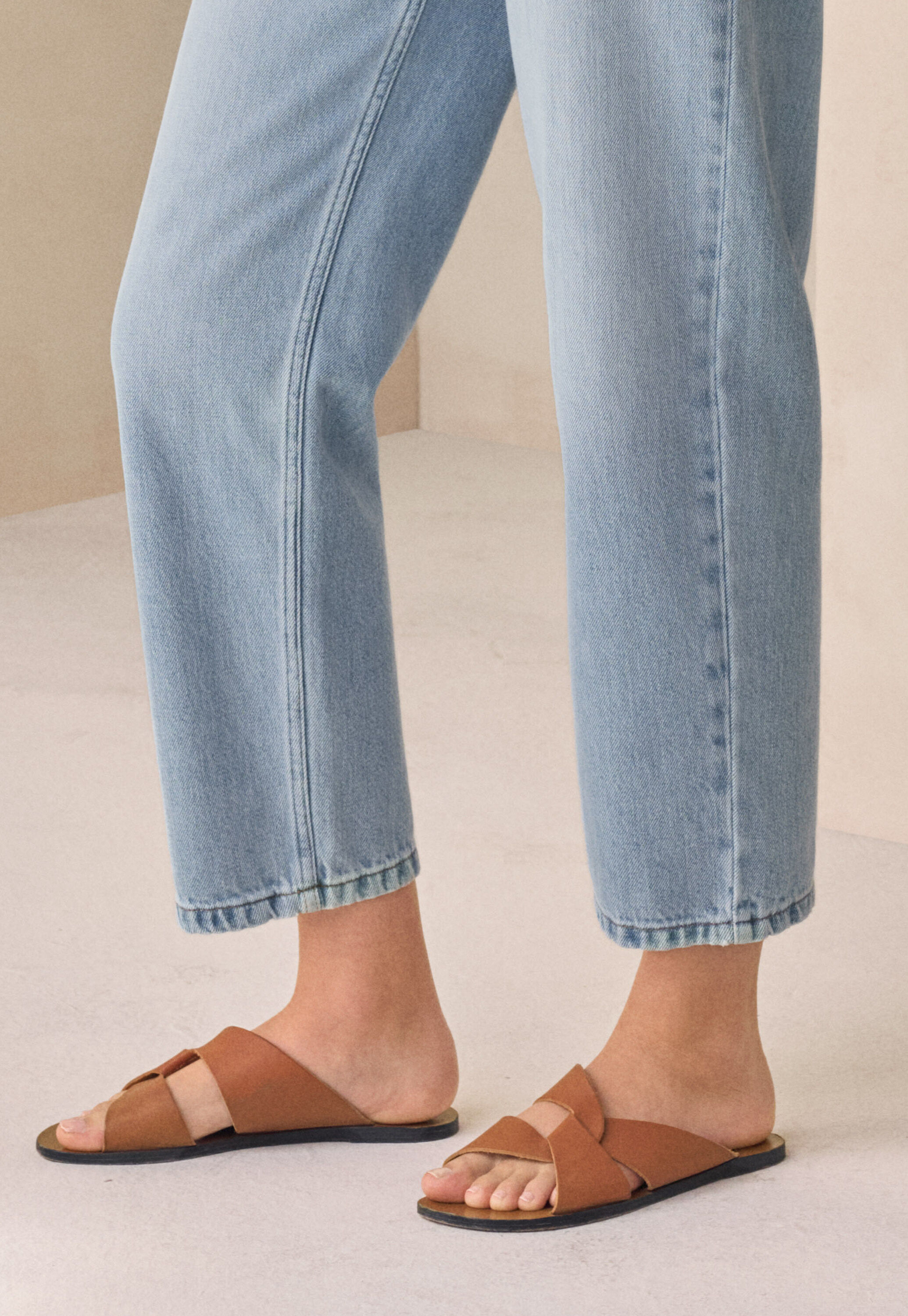 Link-front sandals