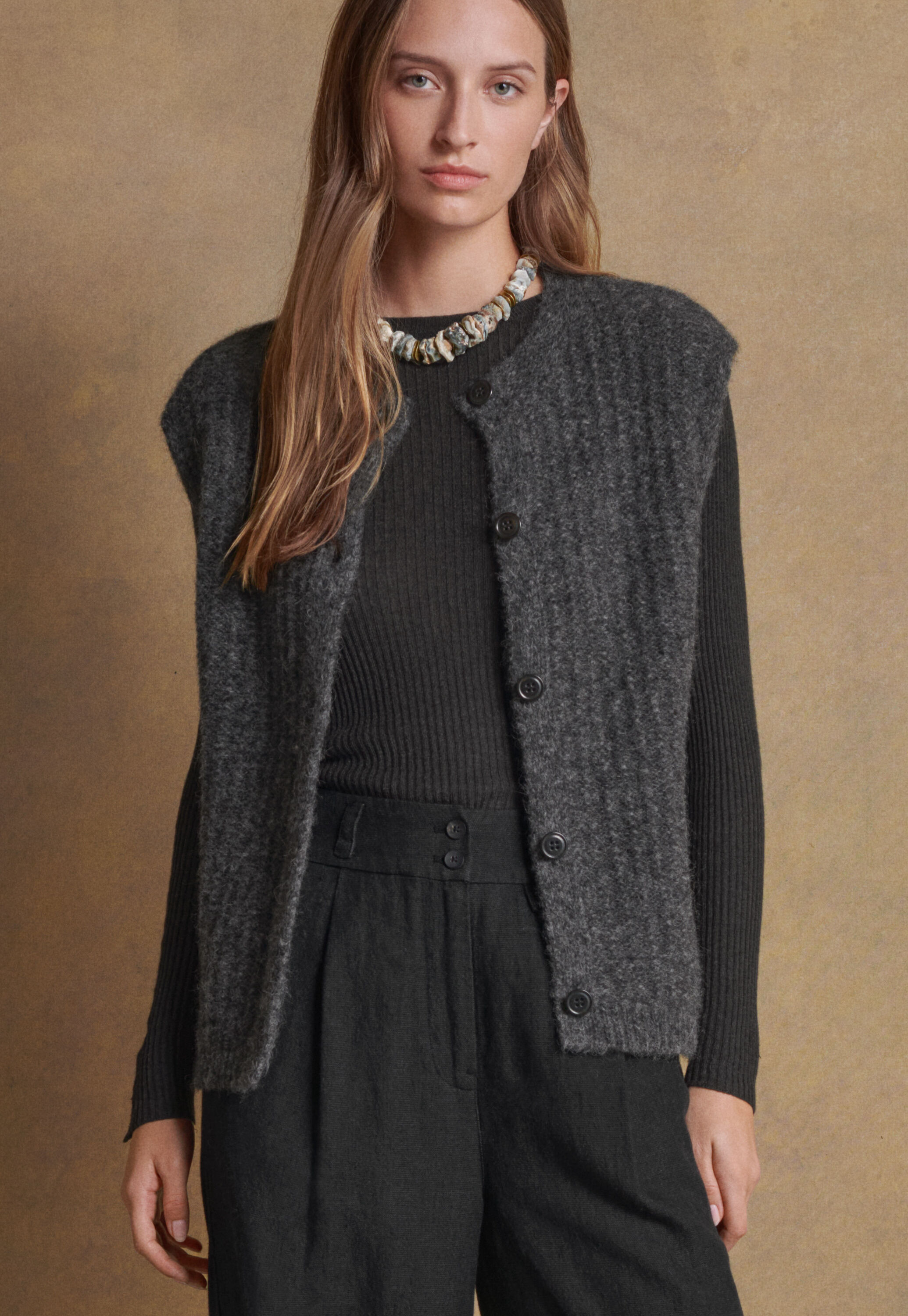 Sleeveless cardigan