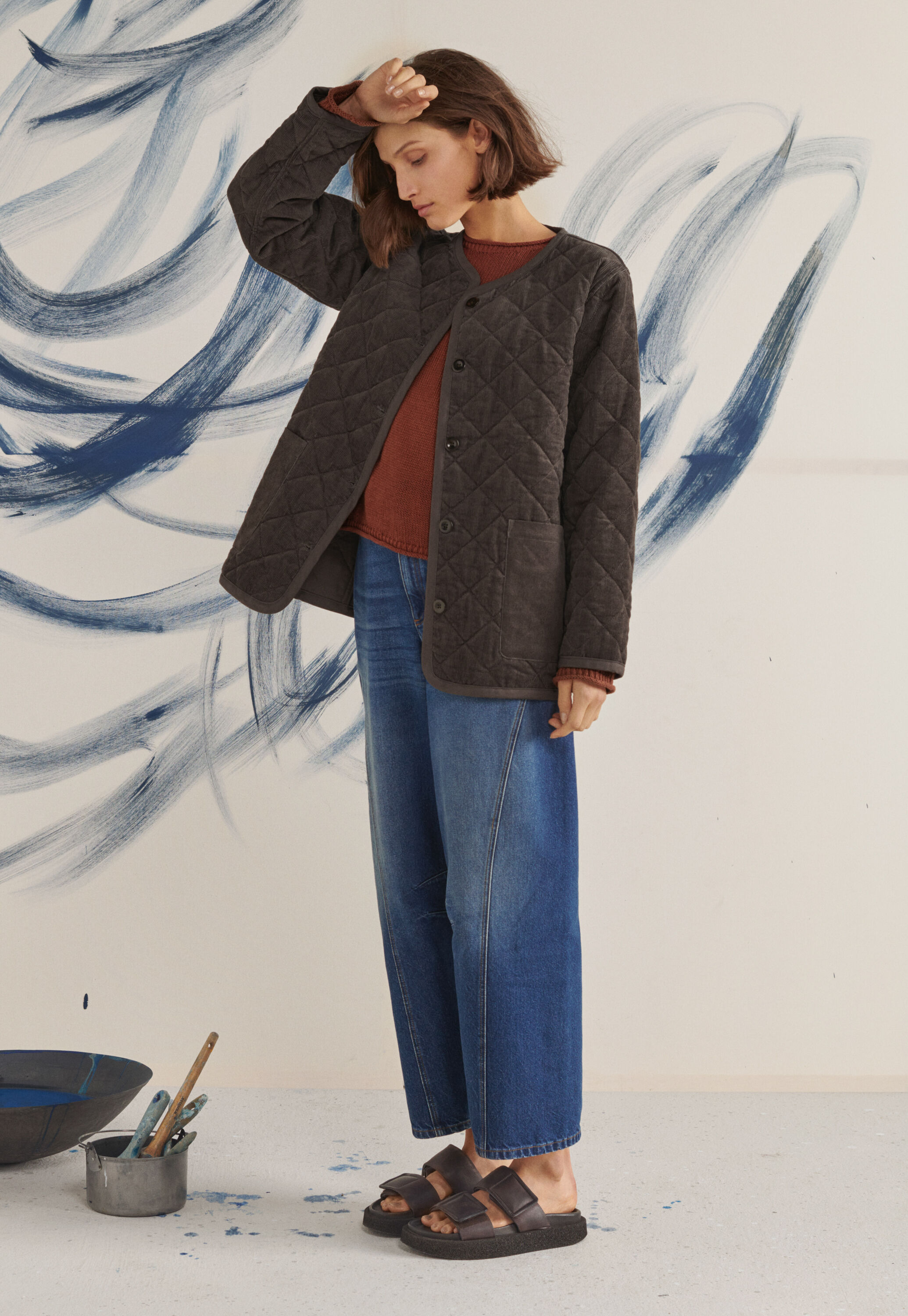 Curve-seam denim jeans