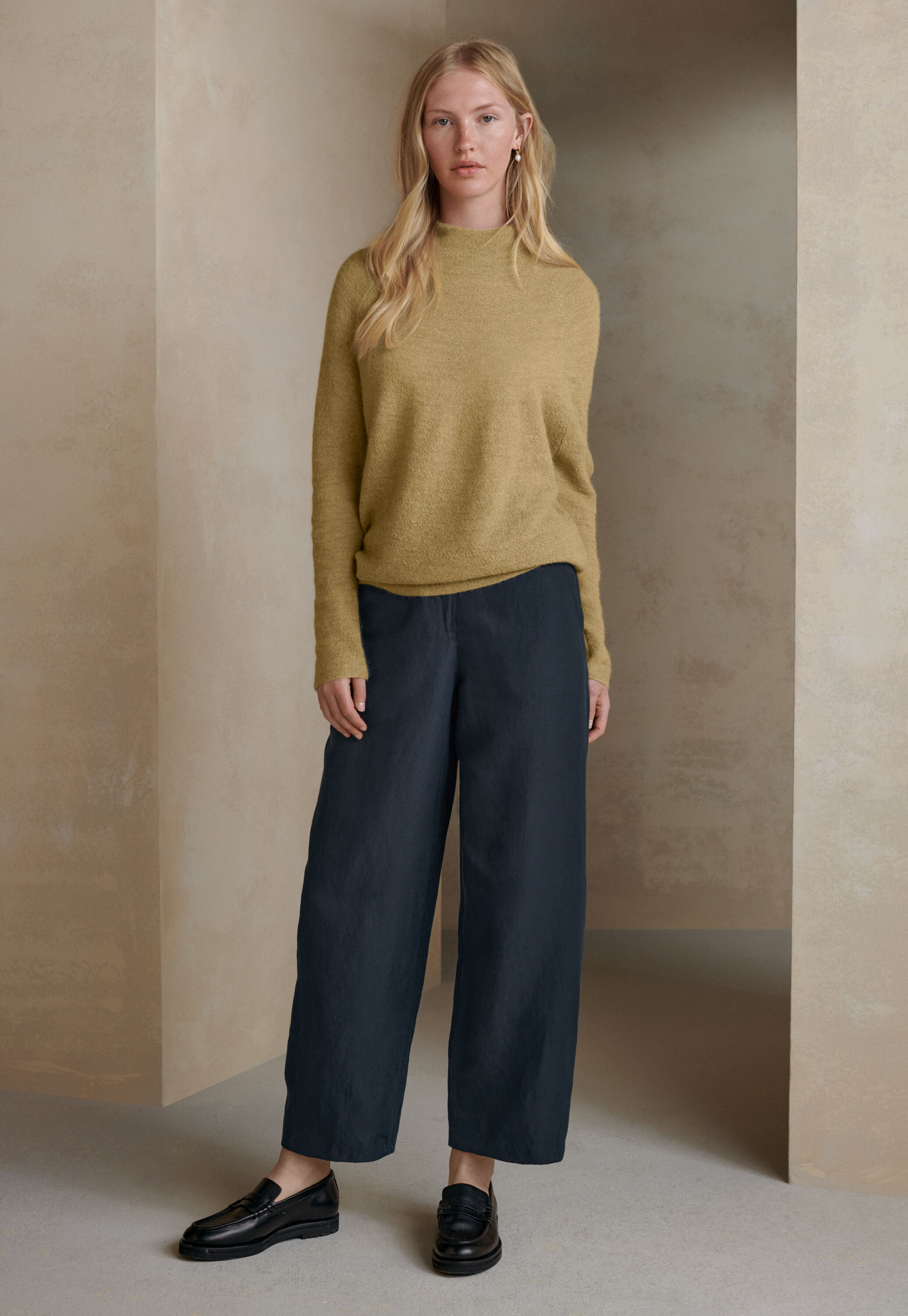 Wide tapered trousers