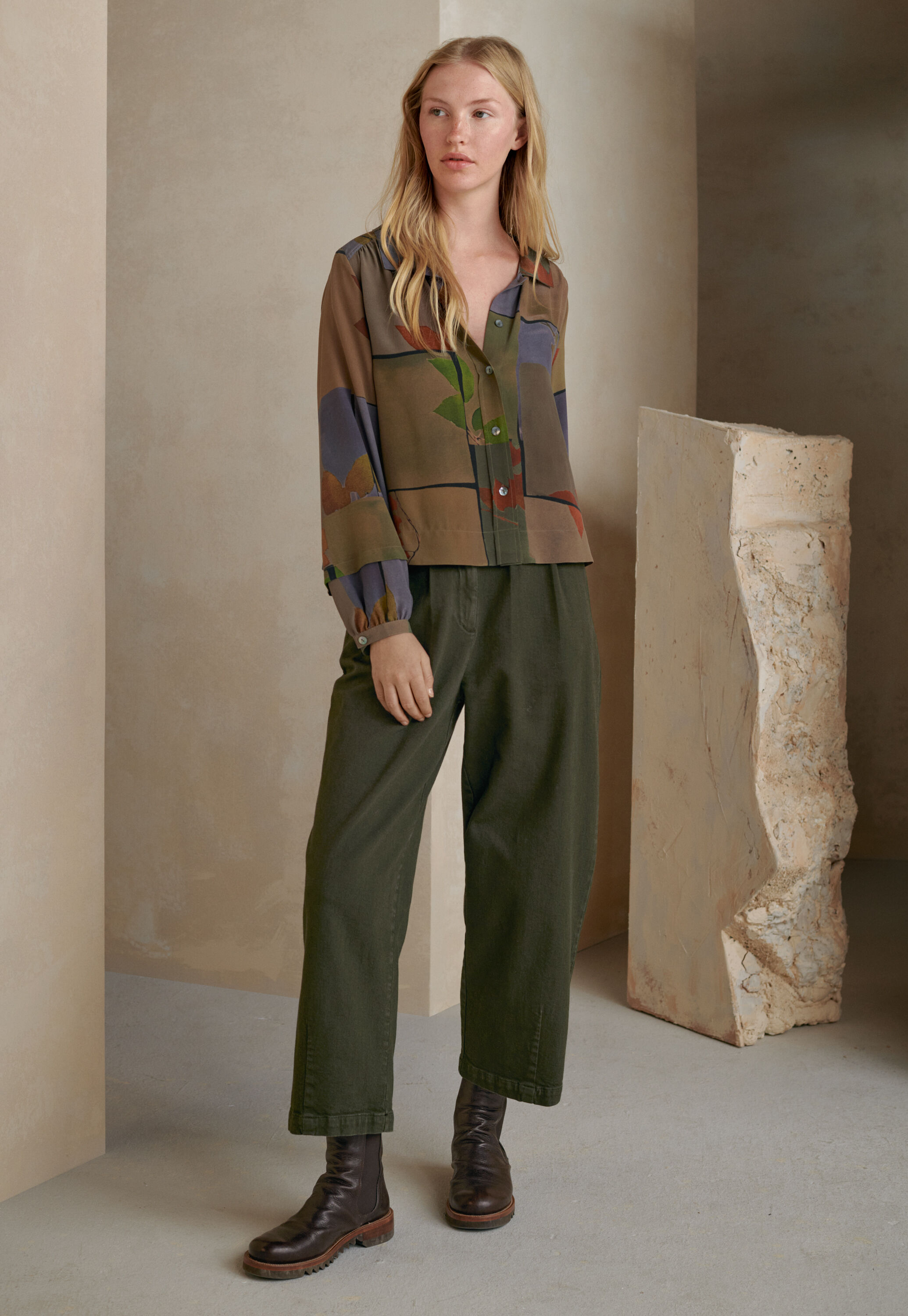 Pleat-front cropped trousers