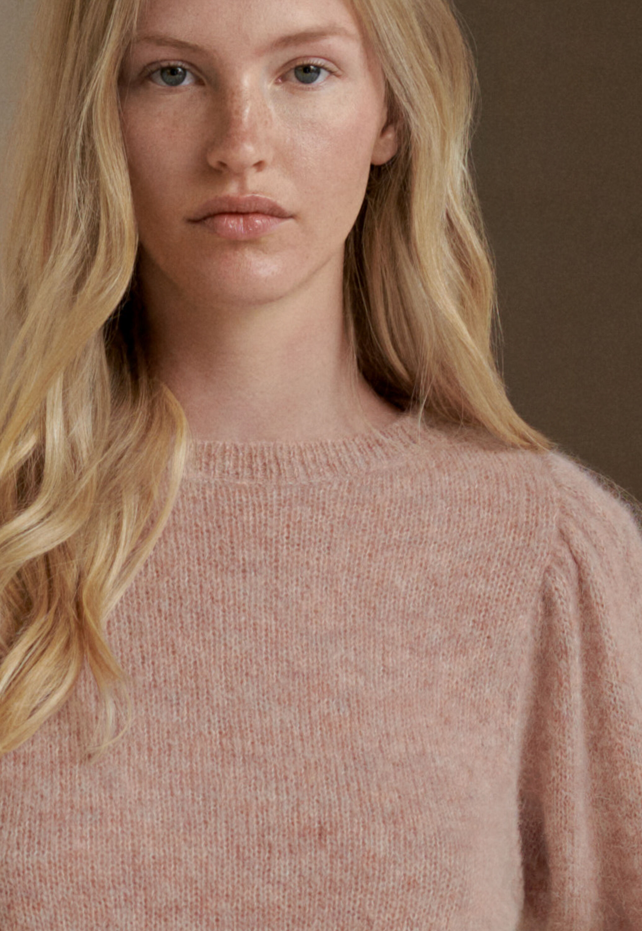 Puff-sleeve sweater