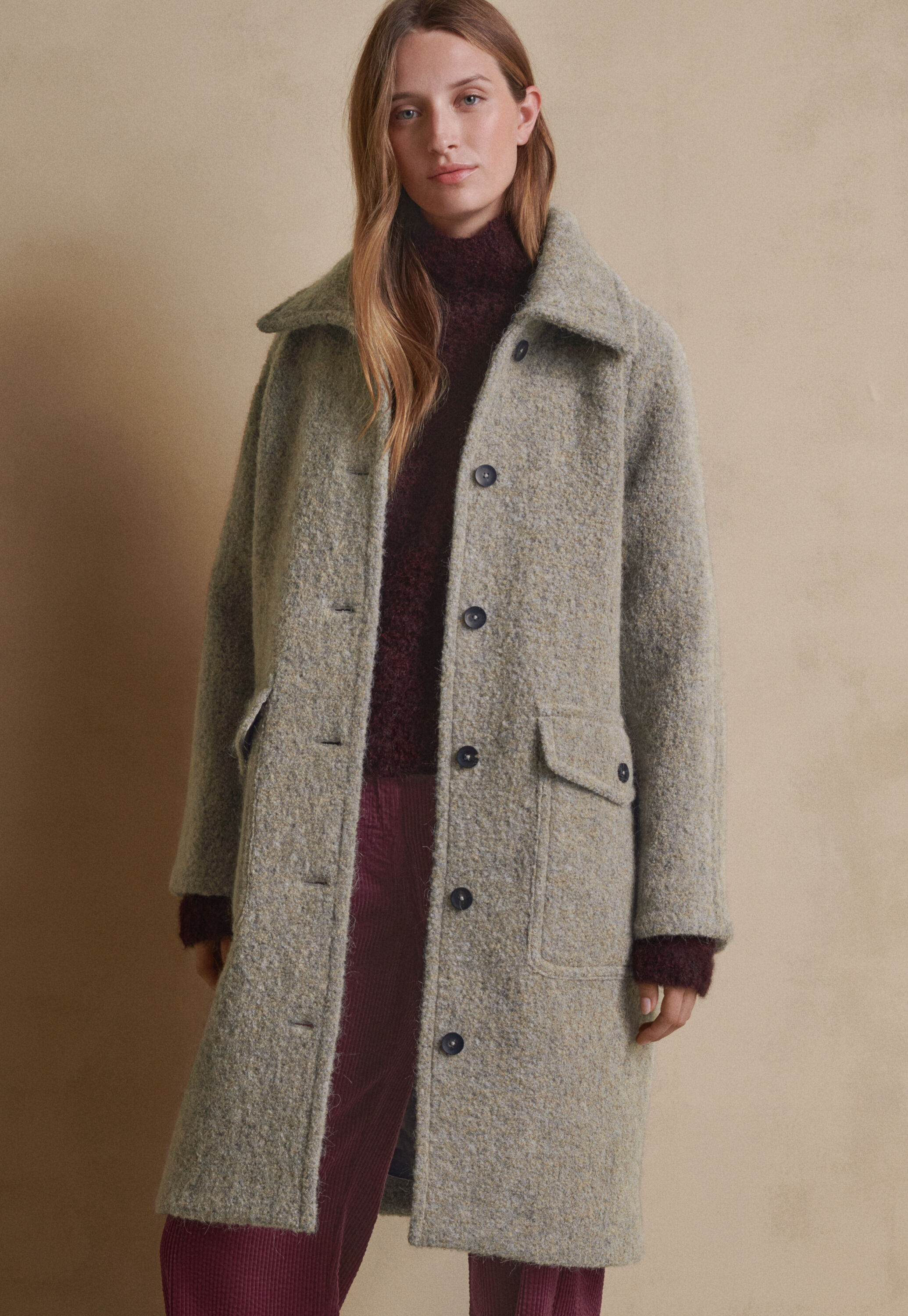 Raglan-sleeve coat