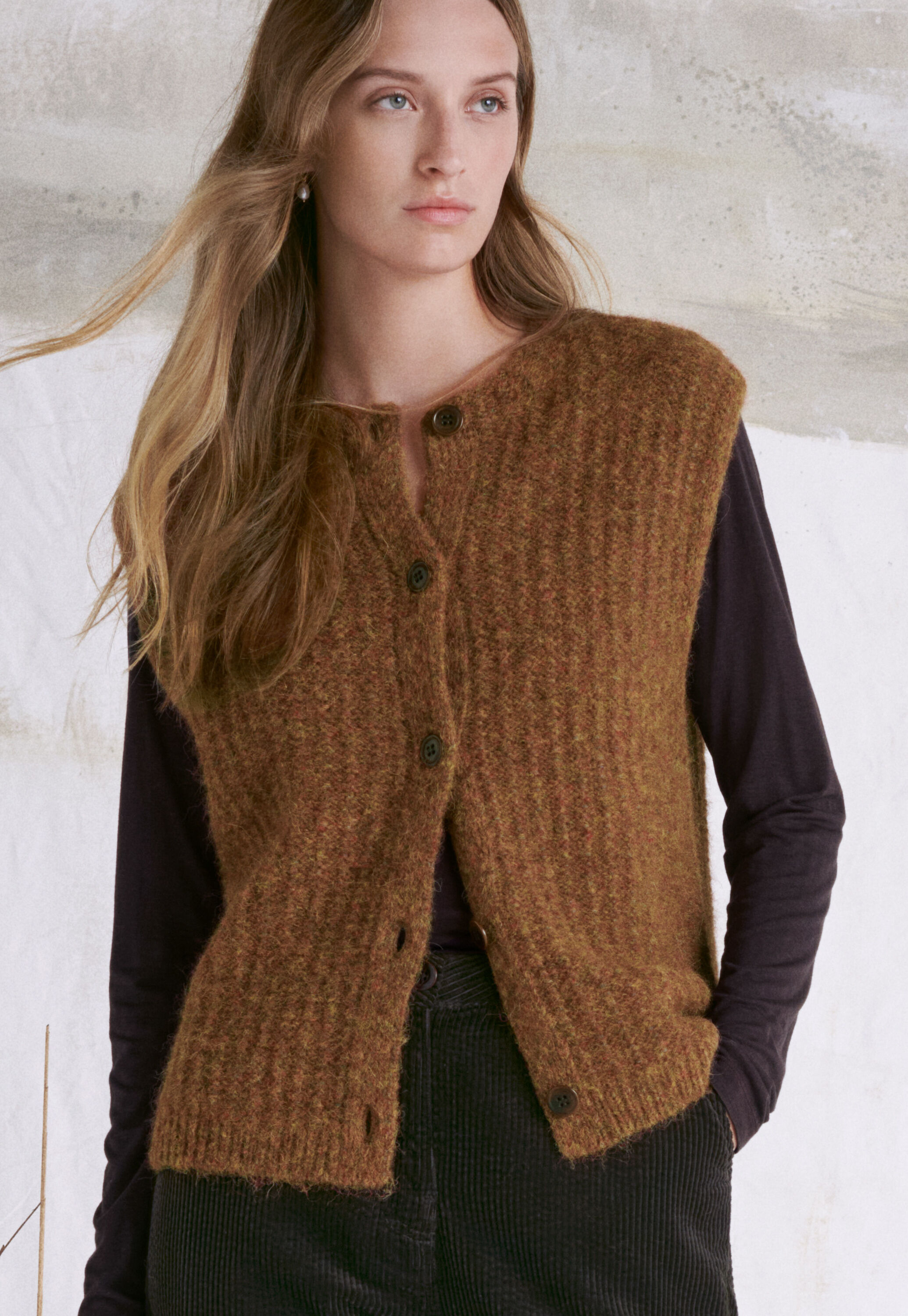 Sleeveless cardigan
