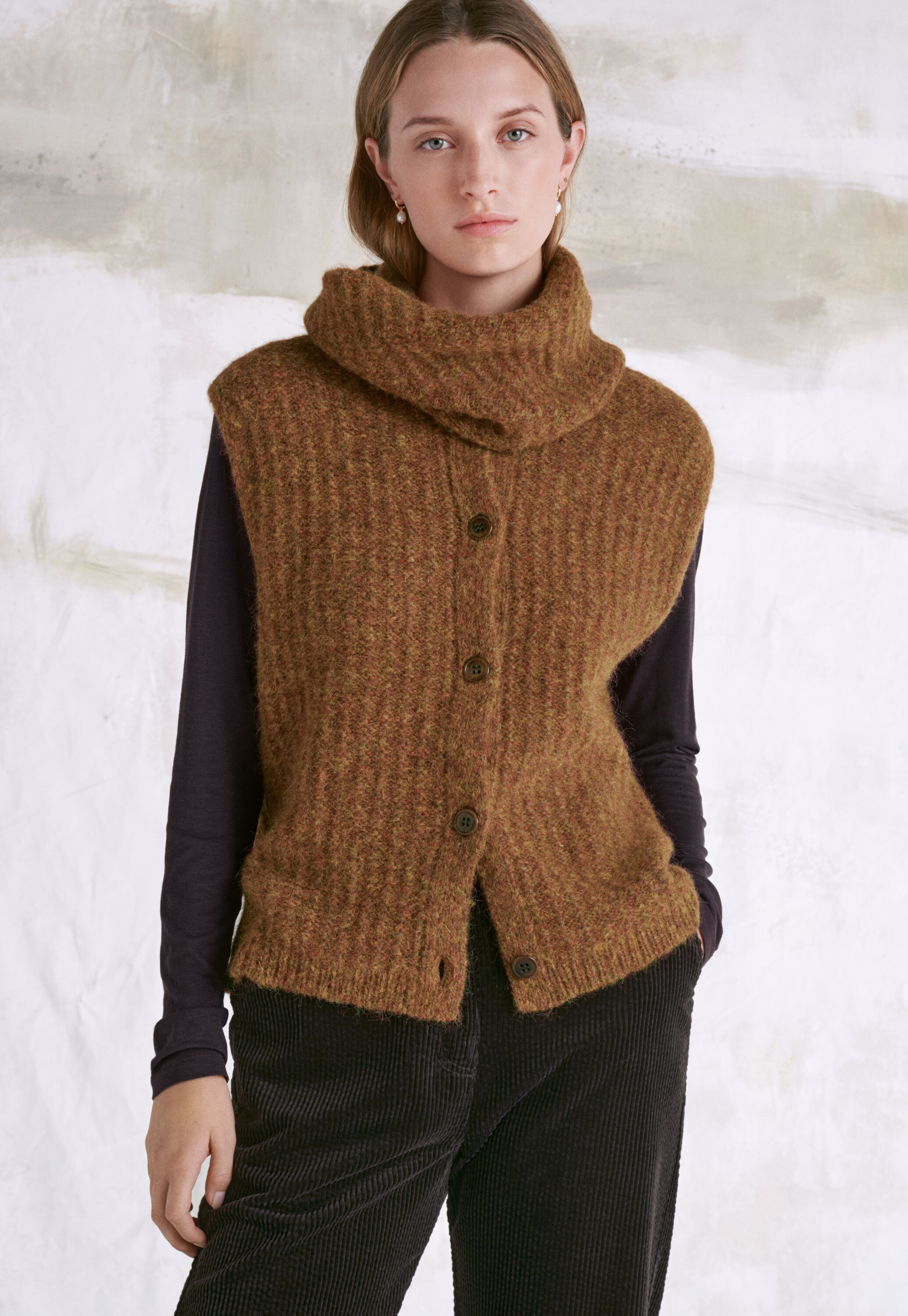 Sleeveless cardigan