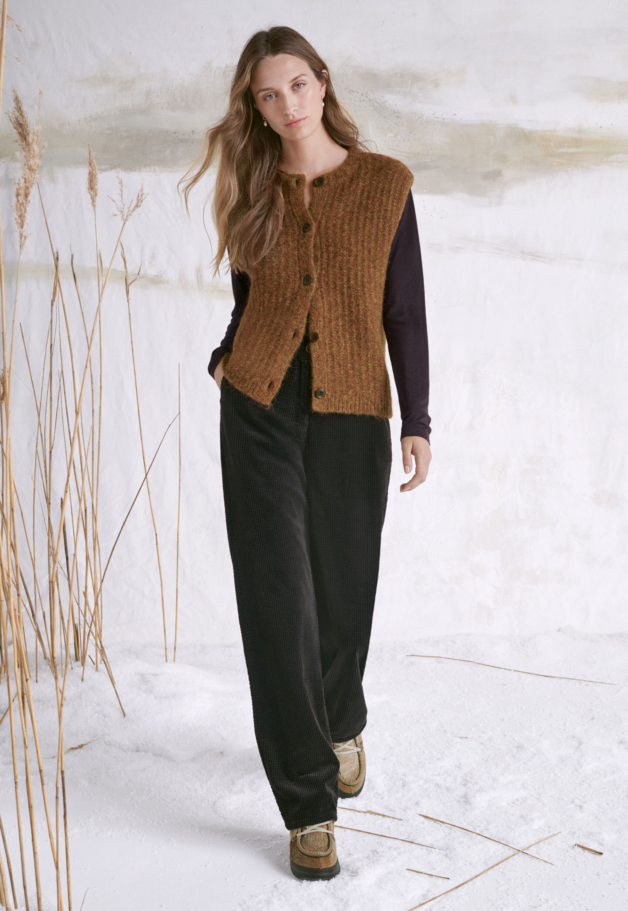 Sleeveless cardigan