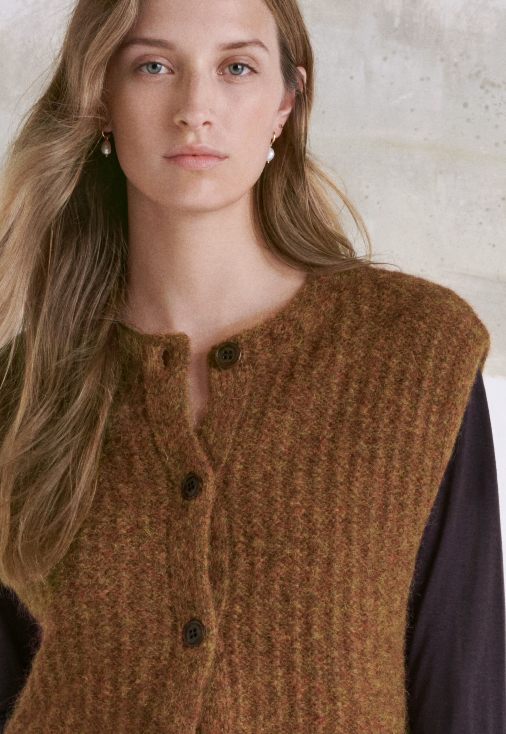 Sleeveless cardigan