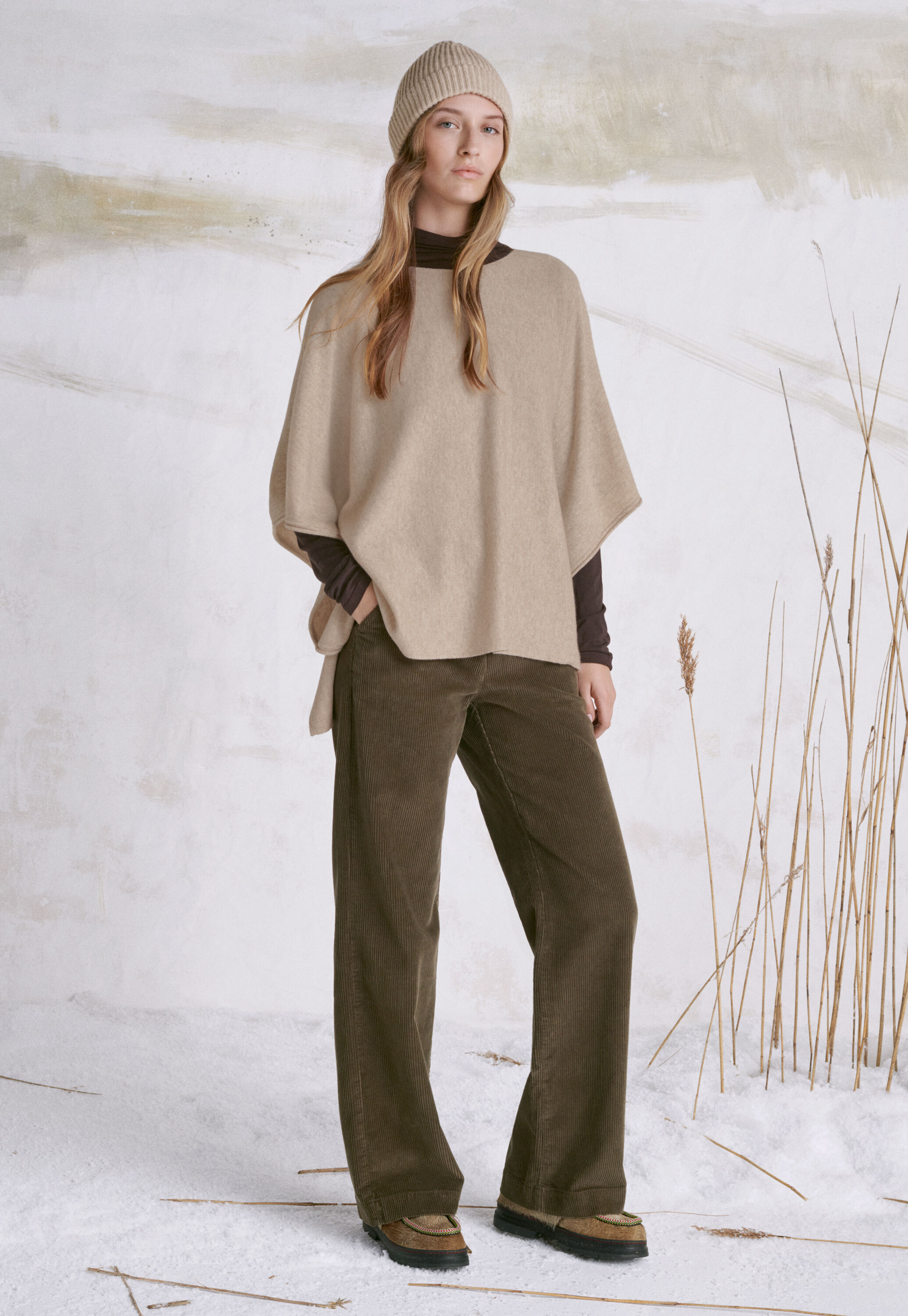 Knitted poncho, Oat, large