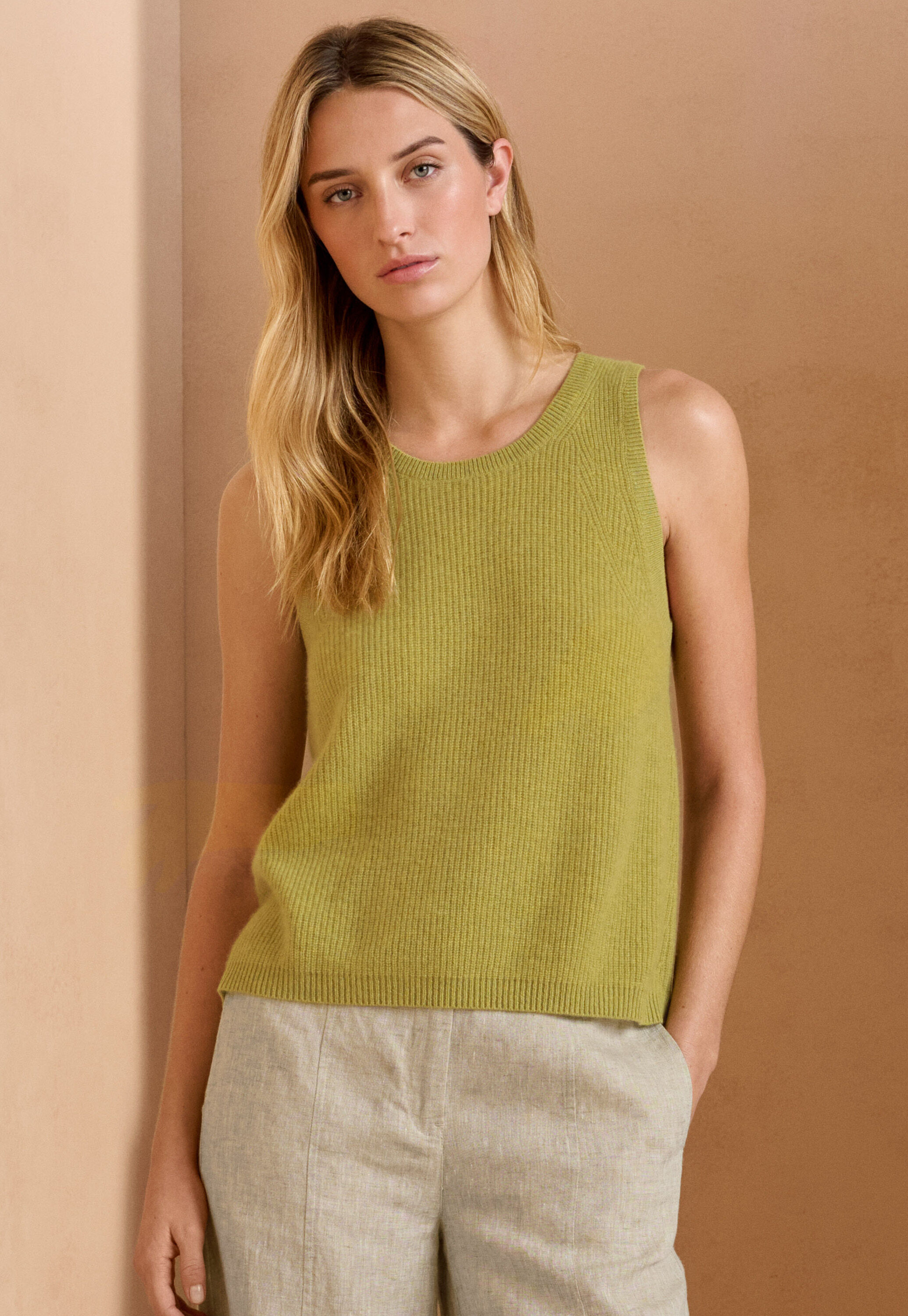 Sleeveless ribbed knit top