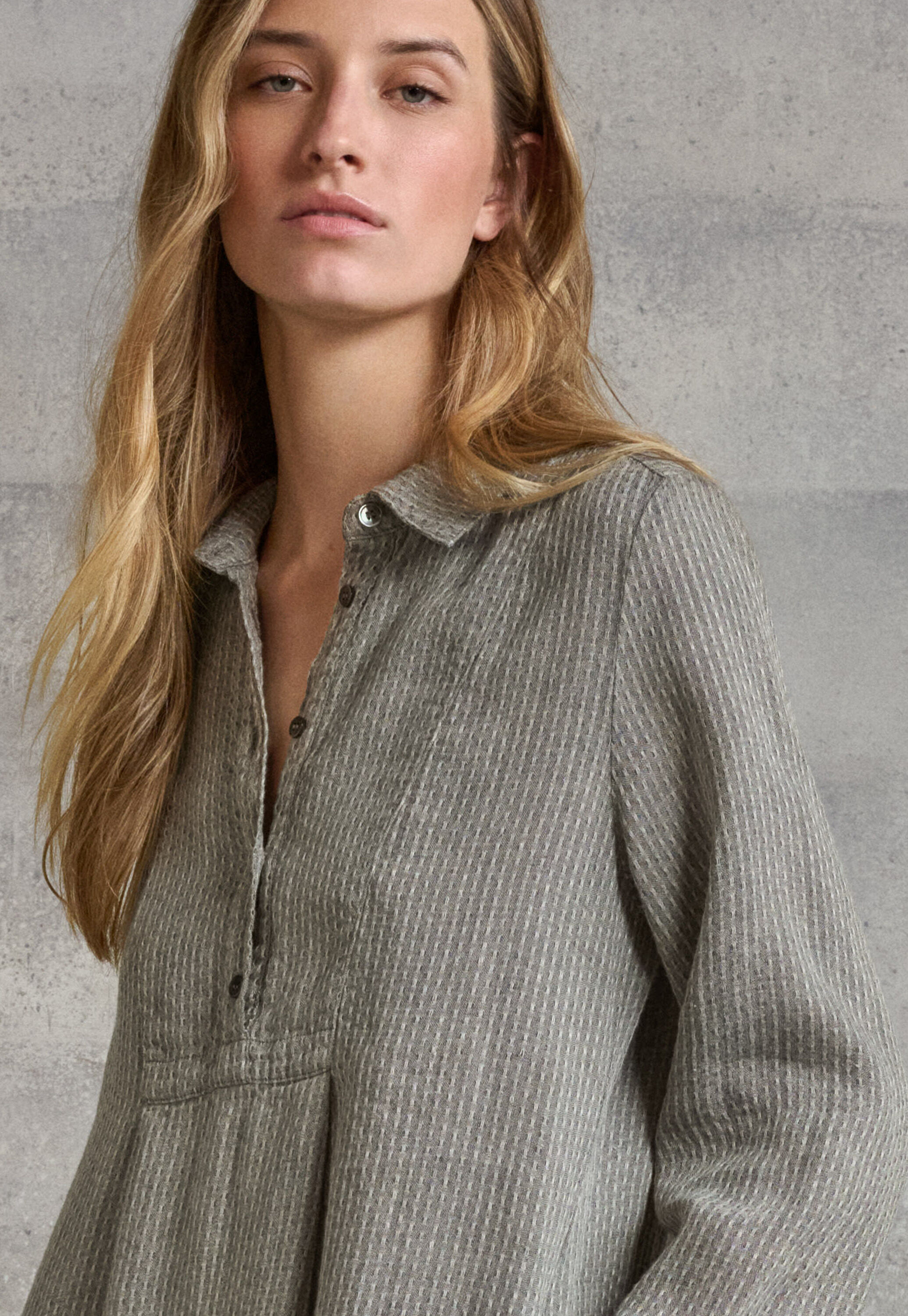 Bib-detail dress