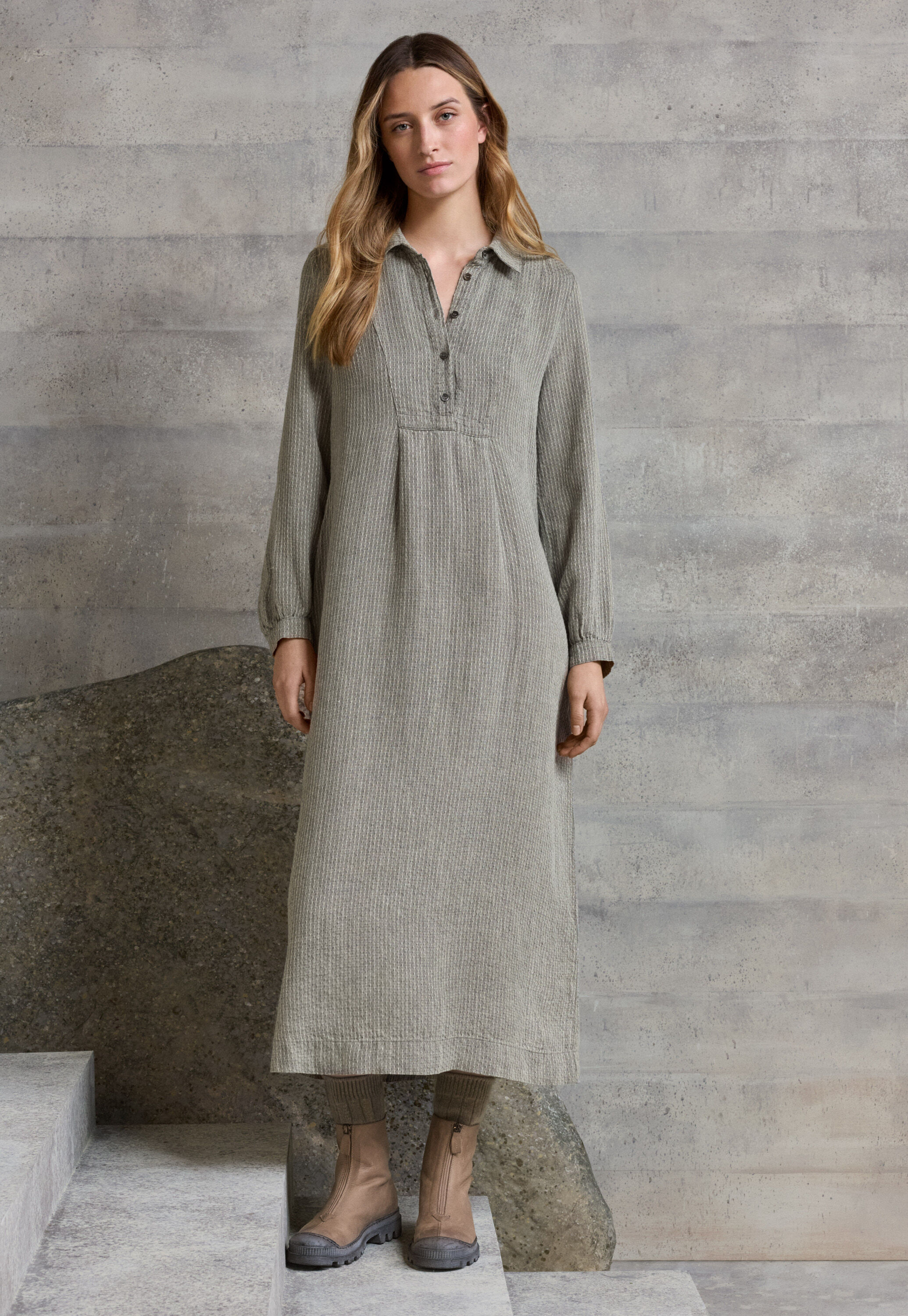 Bib-detail dress