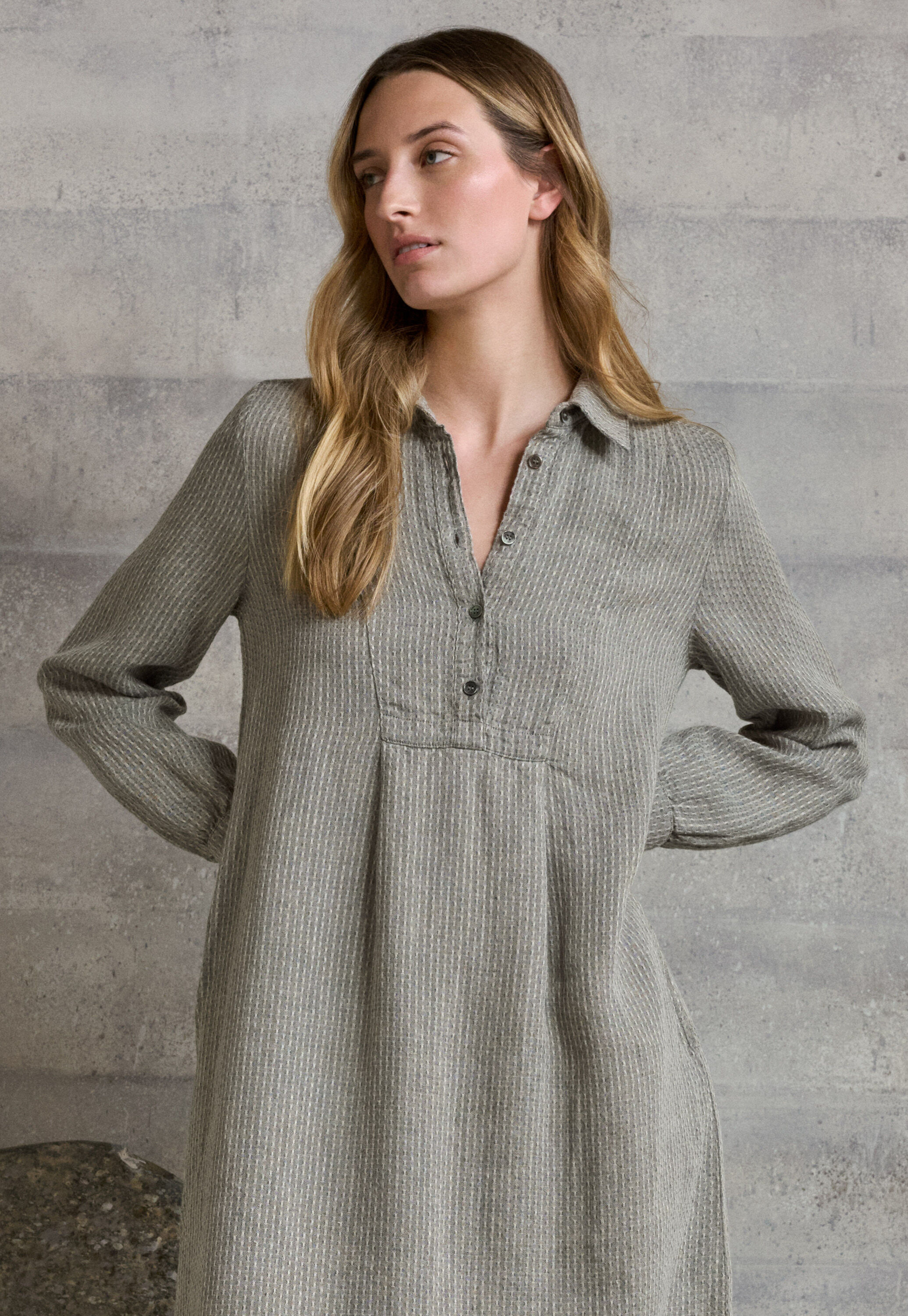 Bib-detail dress