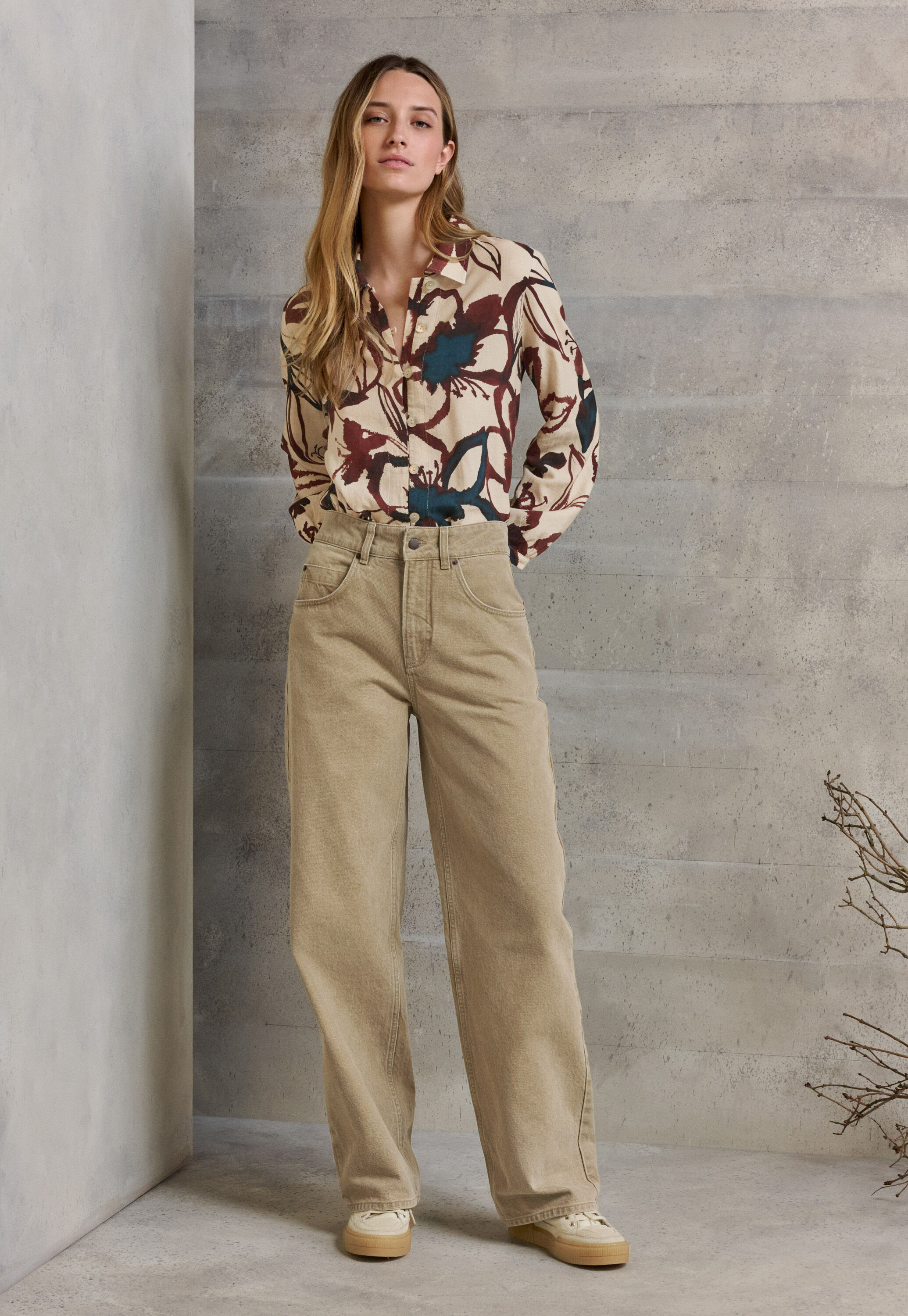 Straight-leg jeans