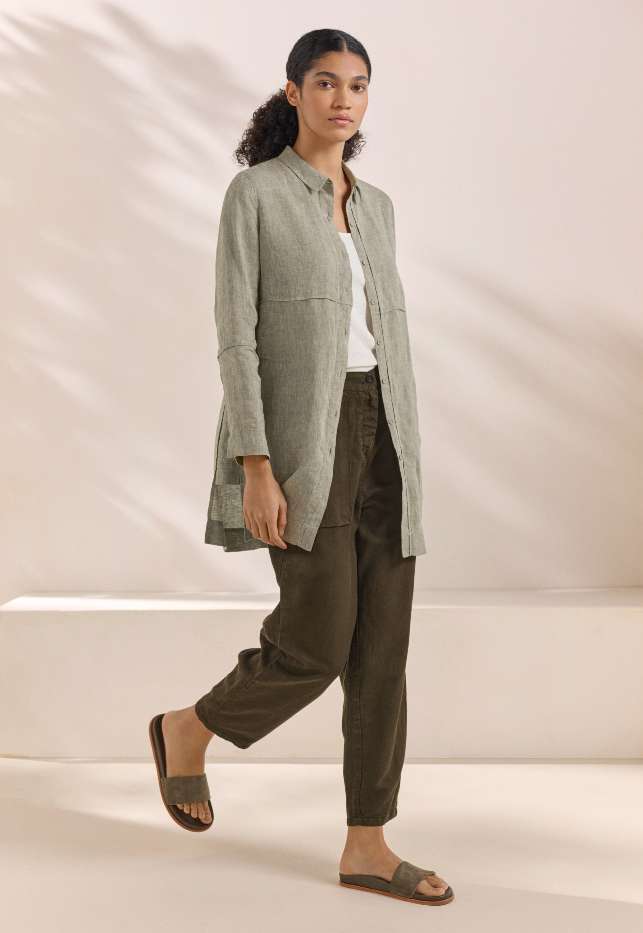 Tapered leg trousers