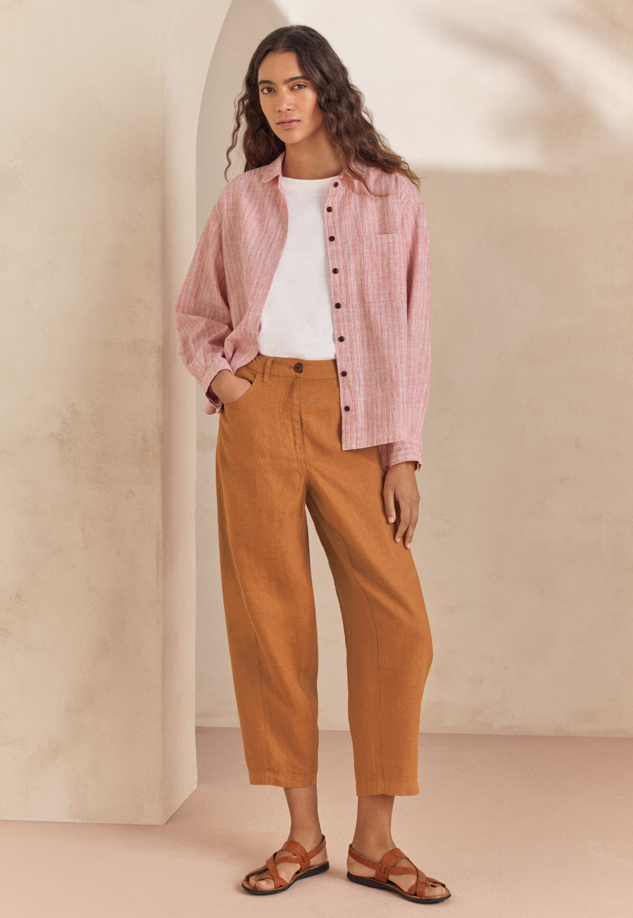 Curved-leg trousers