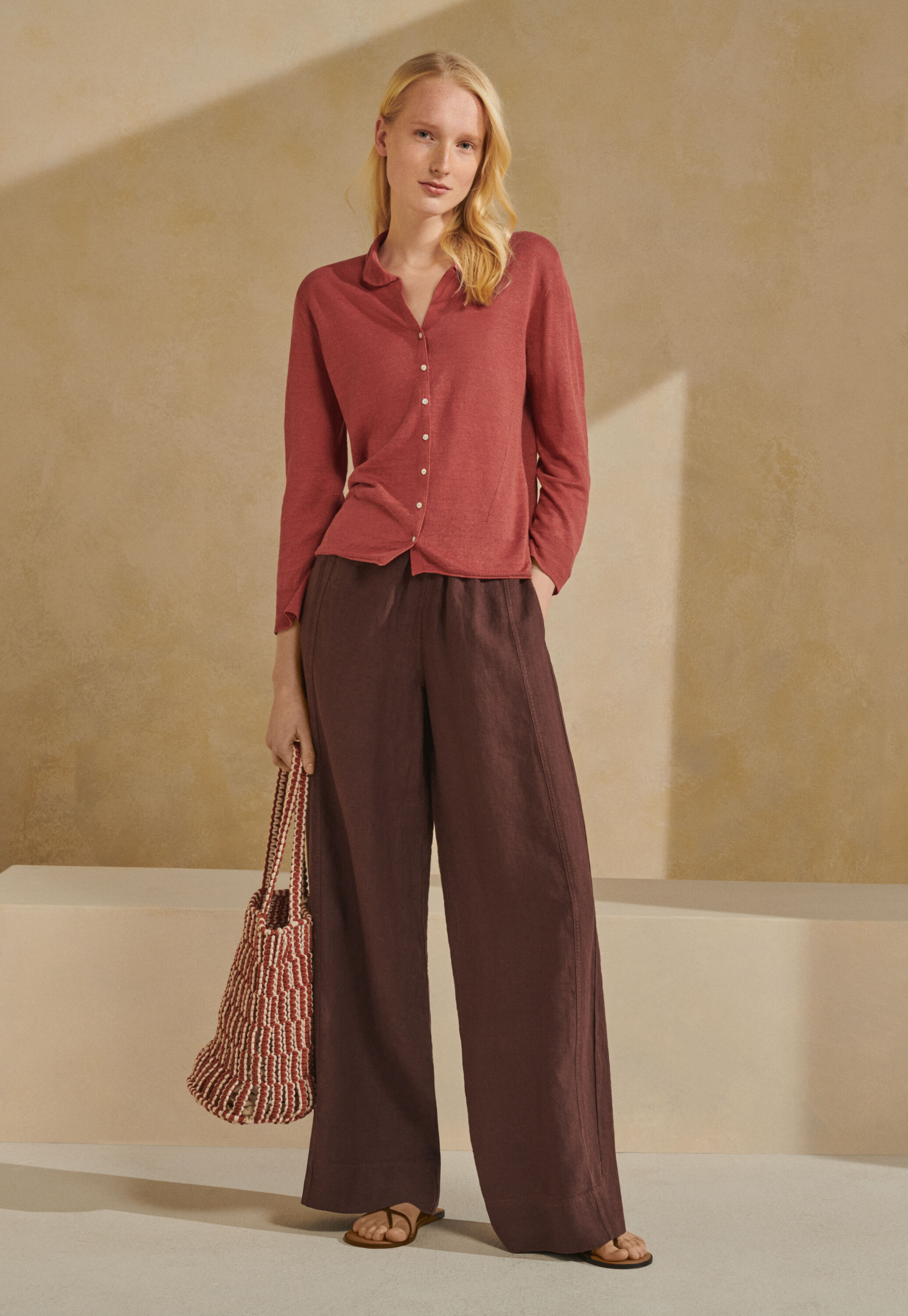 Relaxed wide-leg trousers