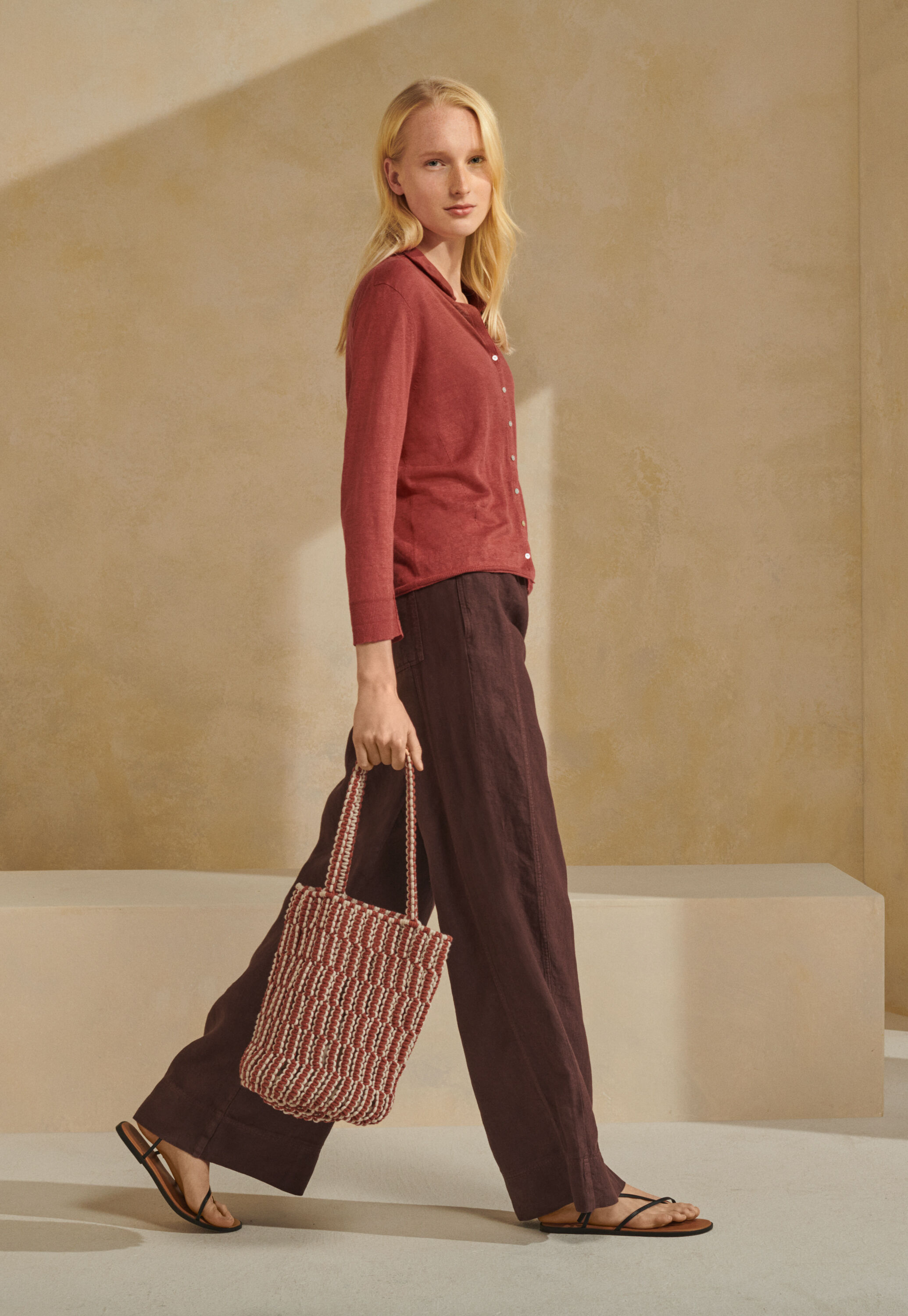Relaxed wide-leg trousers
