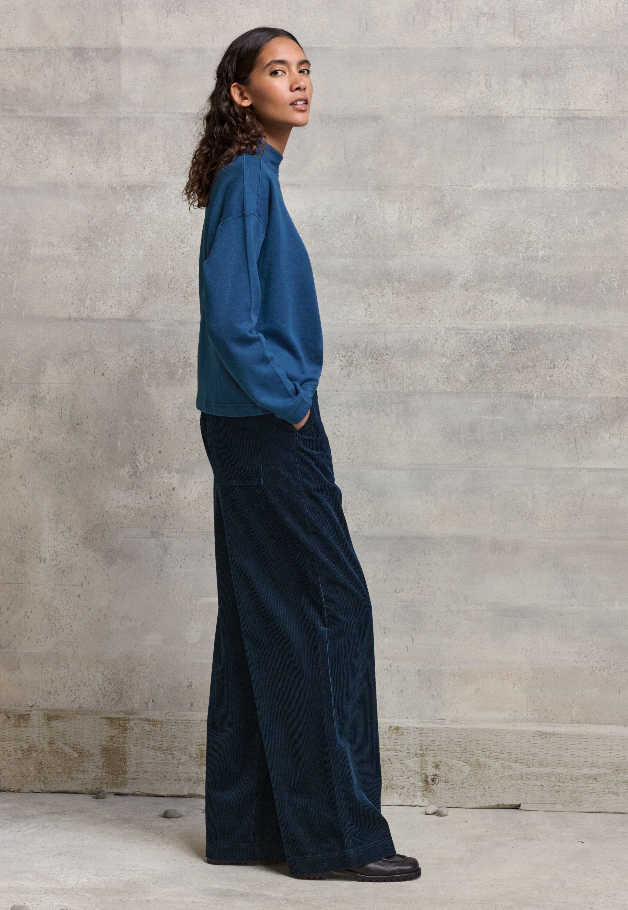 Straight-leg trousers